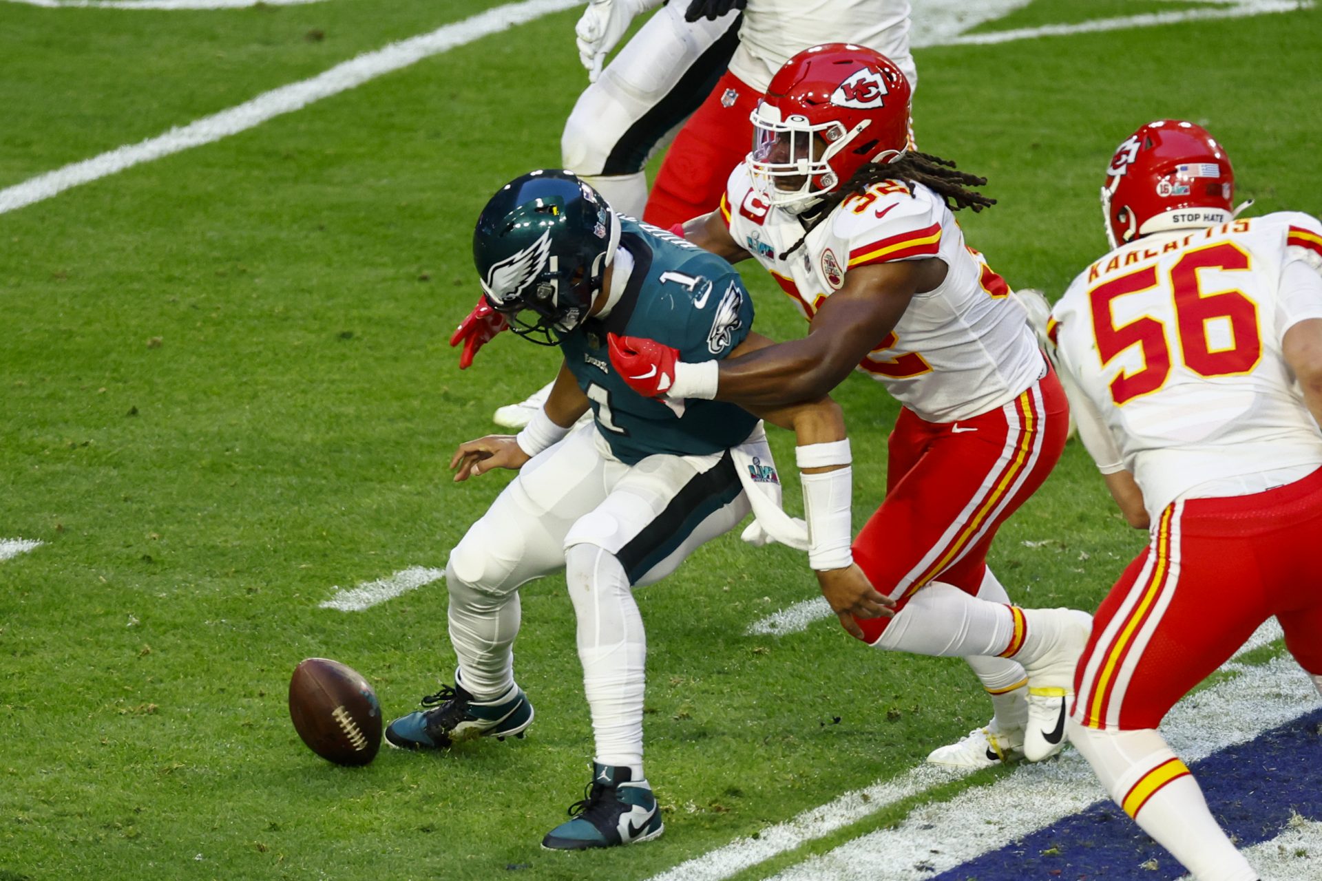 Super Bowl LVII: Hurts loses the ball