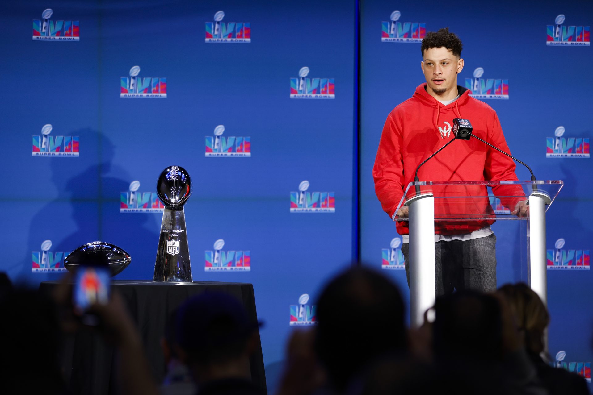 Mahomes makes it happen with anyone