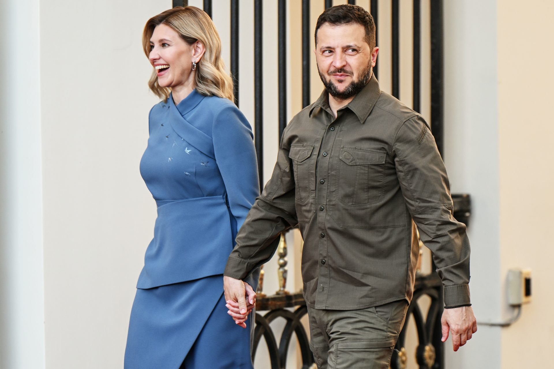¿Cuánto dinero ganan el presidente ucraniano Zelenski y su mujer, Olena Zelenska?