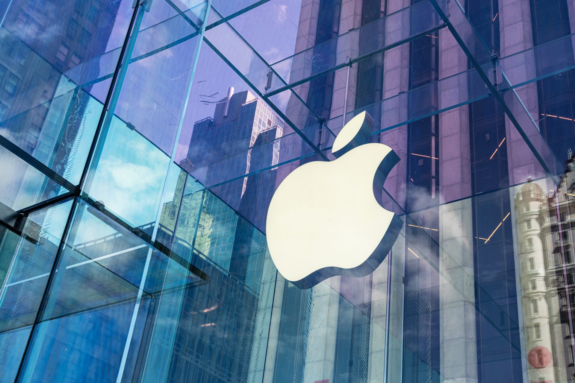 Apple is buried in legal problems worldwide