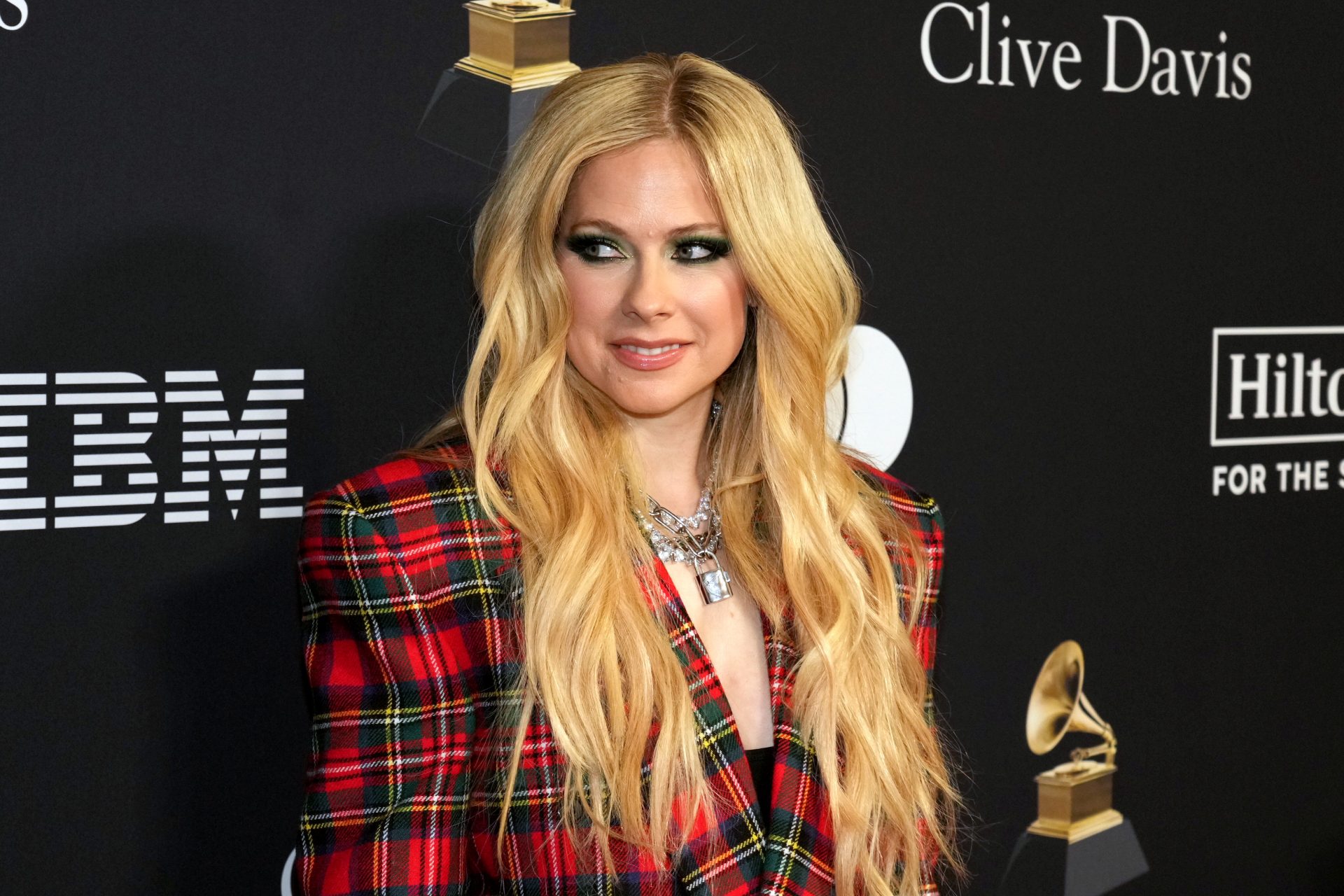 Avril Lavigne dément (à nouveau) l'absurde canular la concernant
