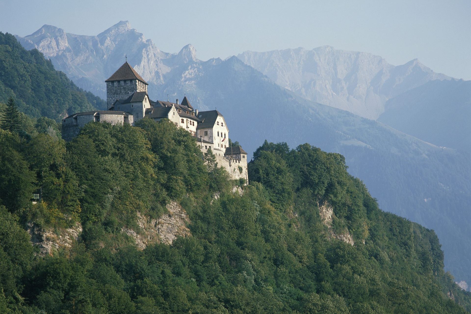 Liechtenstein: 84,77 jaar