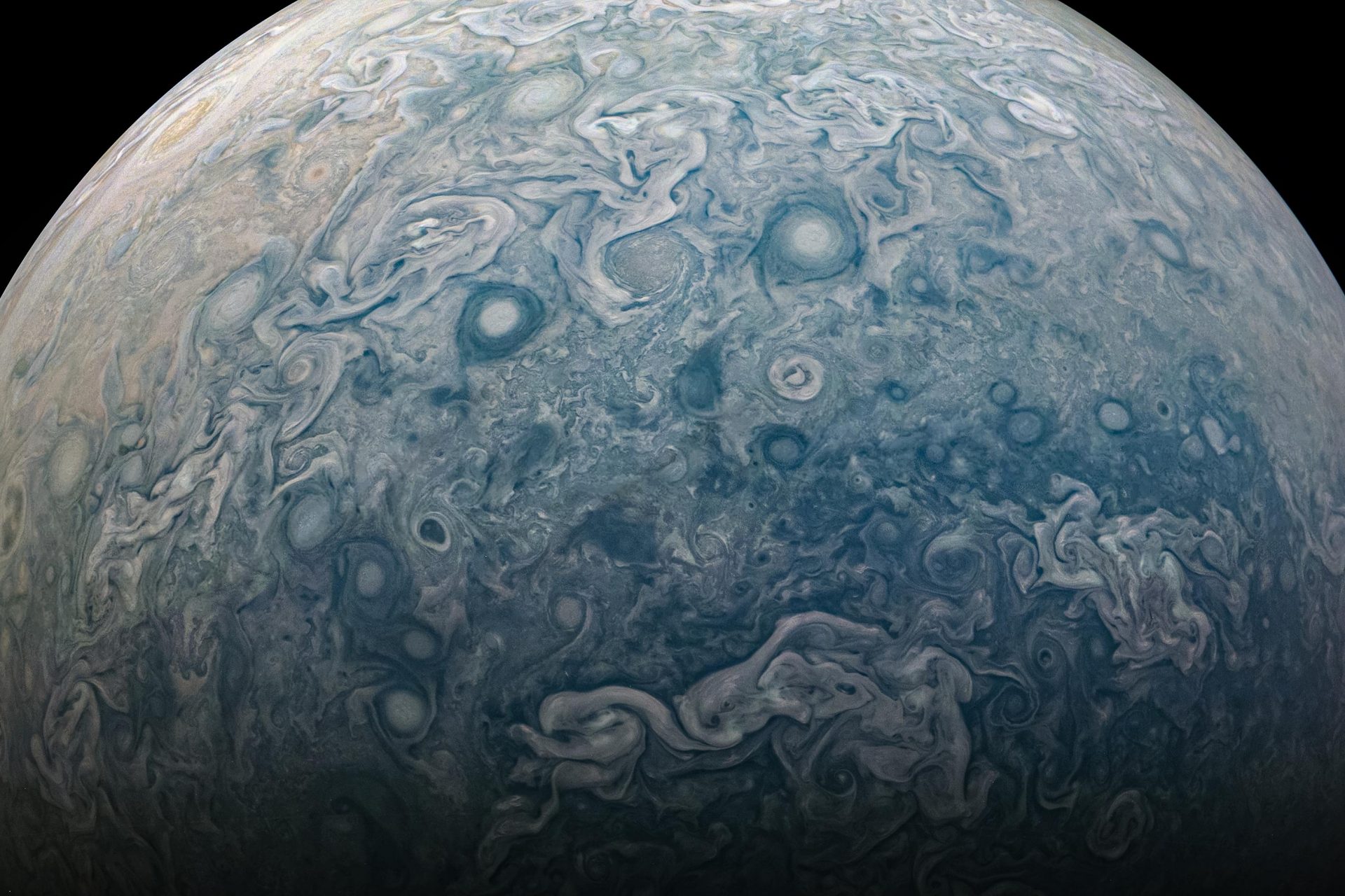 Jupiters heftige Stürme in einem ganz neuen Licht betrachten 