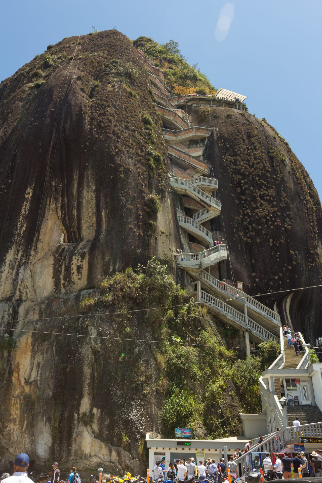 La scala del monolite El Peñon de Guatape, Medellín, Colombia