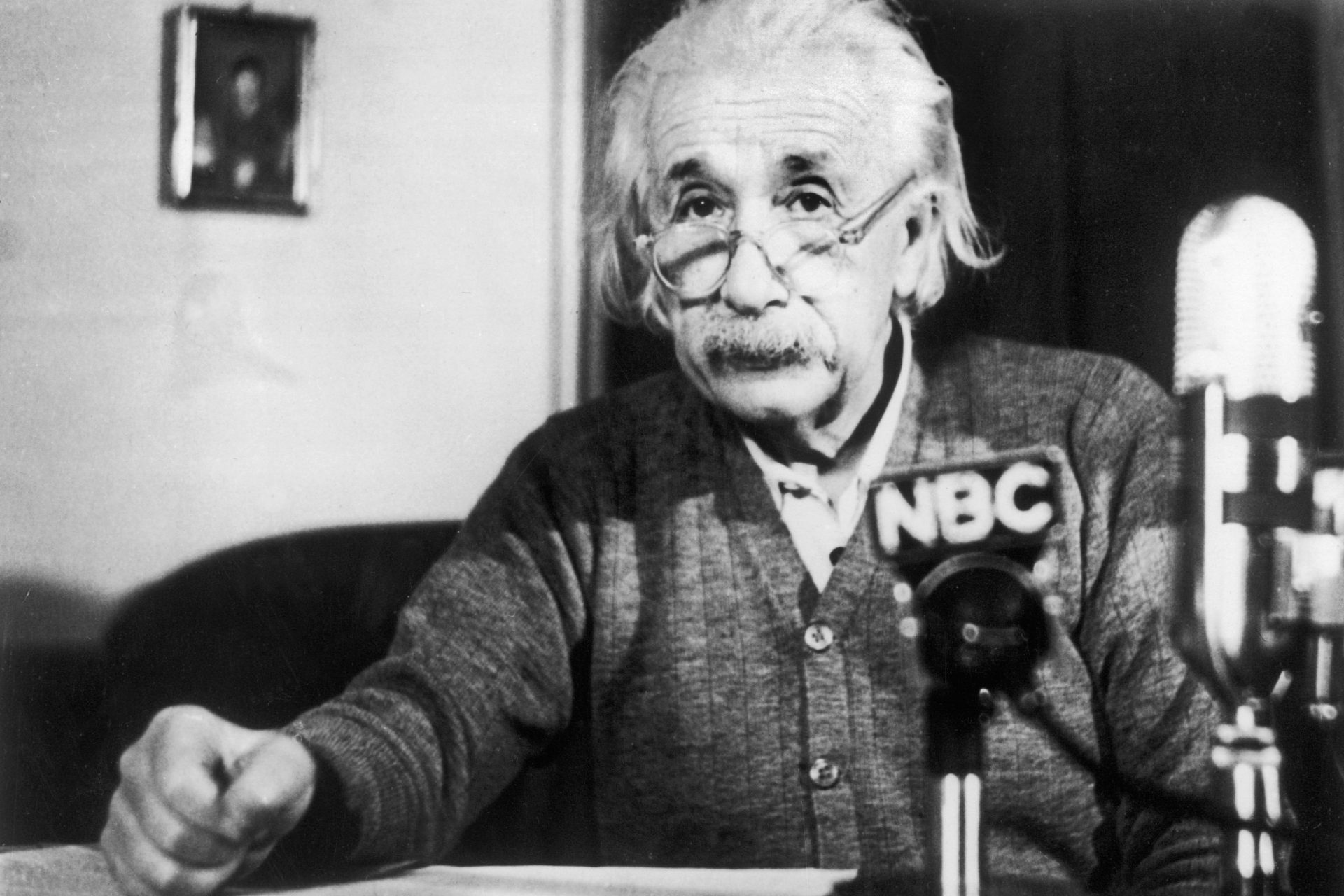 La paradoja de Einstein: ¿cómo un pacifista respaldó la bomba atómica?