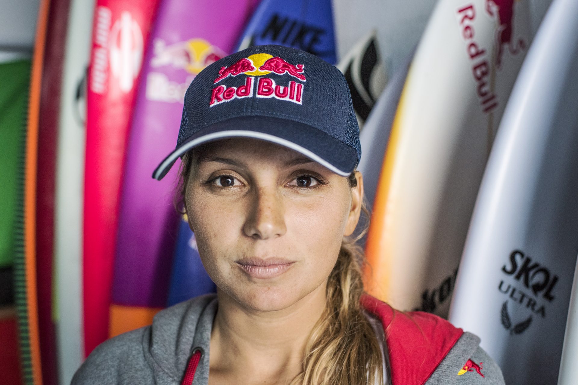Ontsnapt aan de dood en nu een surfkampioene: dit is Maya Gabeira