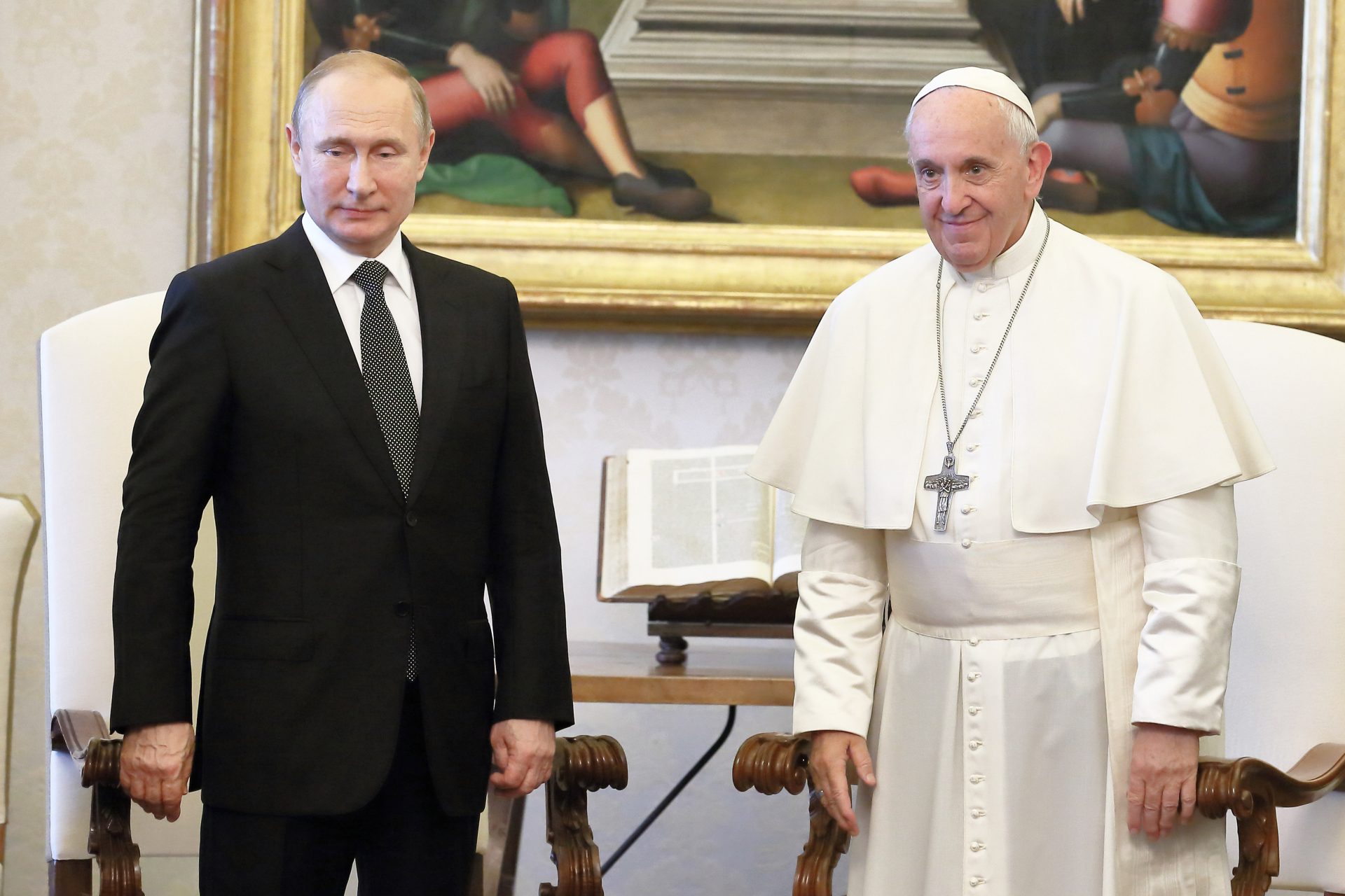 Pope Francis calls for Ukraine to ‘raise the white flag’ and negotiate with Russia