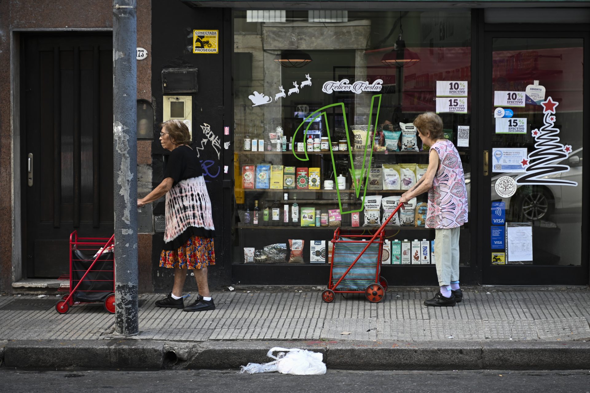 En contra: los recortes golpean a los más humildes