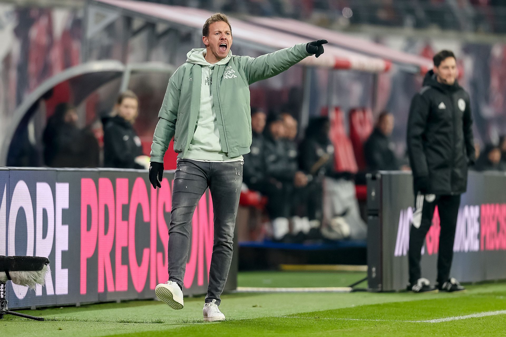 Se encontraba estudiando para convertirse en entrenador