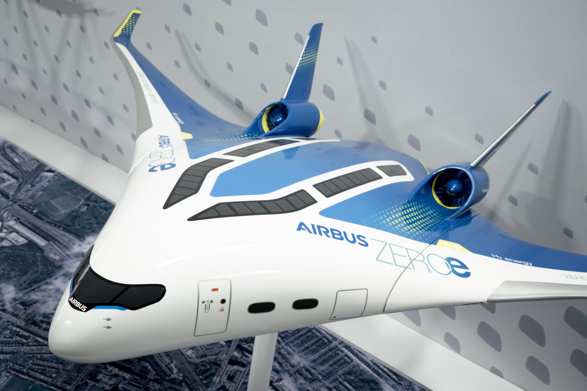 Boeing and Airbus are experimenting with blended-wing design