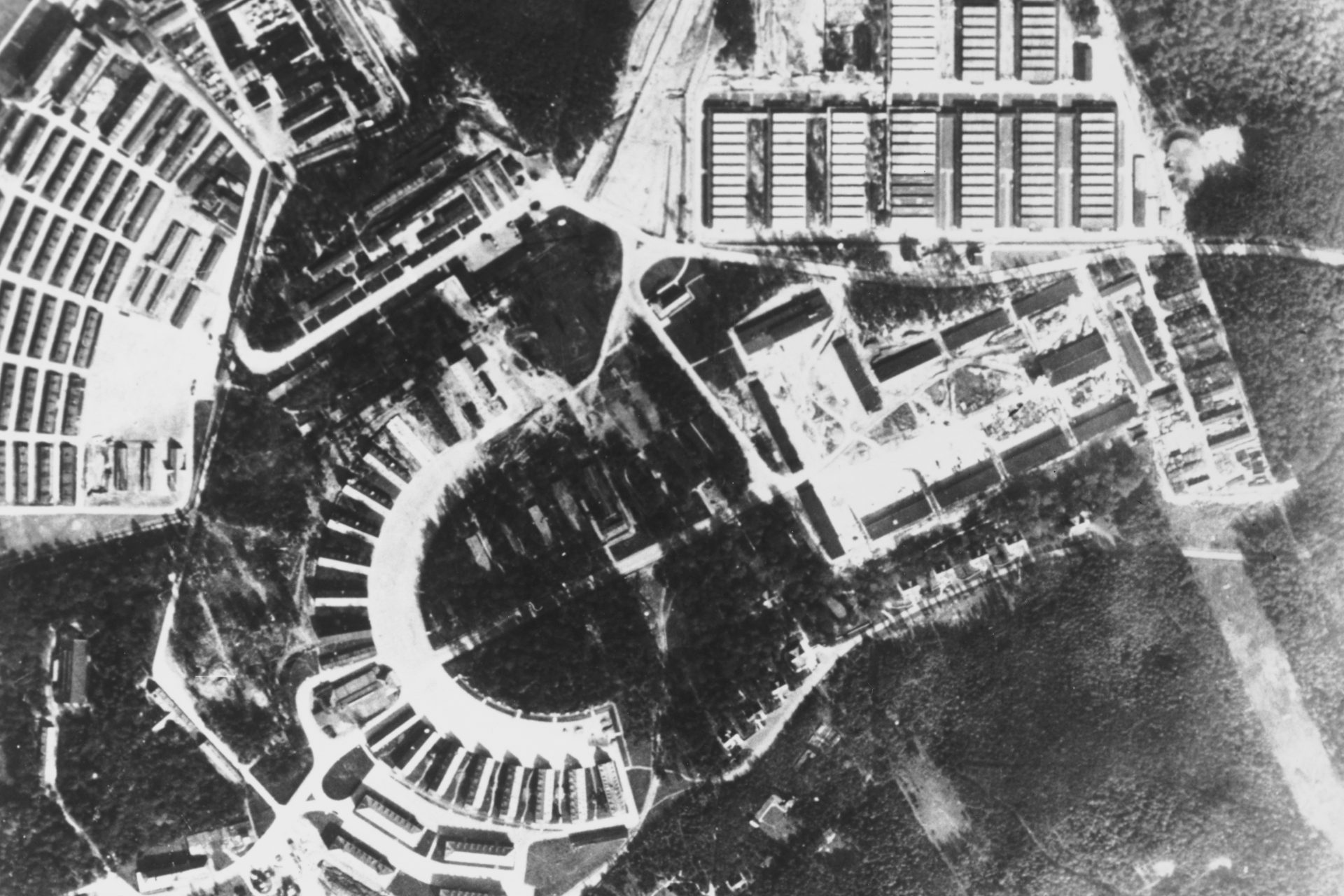 Tausende von KZ-Häftlingen und Zwangsarbeitern starben beim Bau der V2