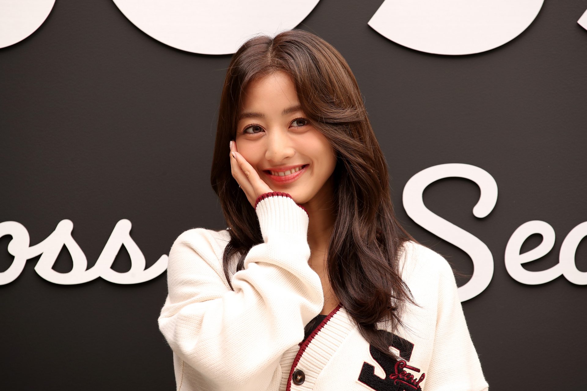 TWICE's Jihyo awarded as a soloist, quiet on dating news