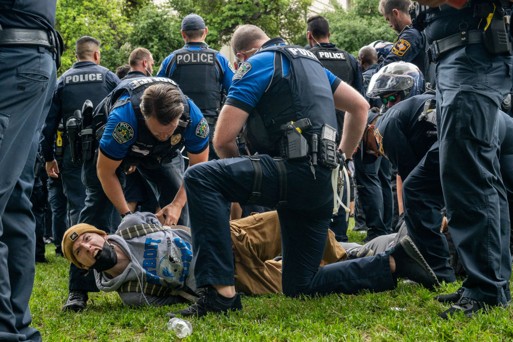 More than a thousand arrests and police brutality 