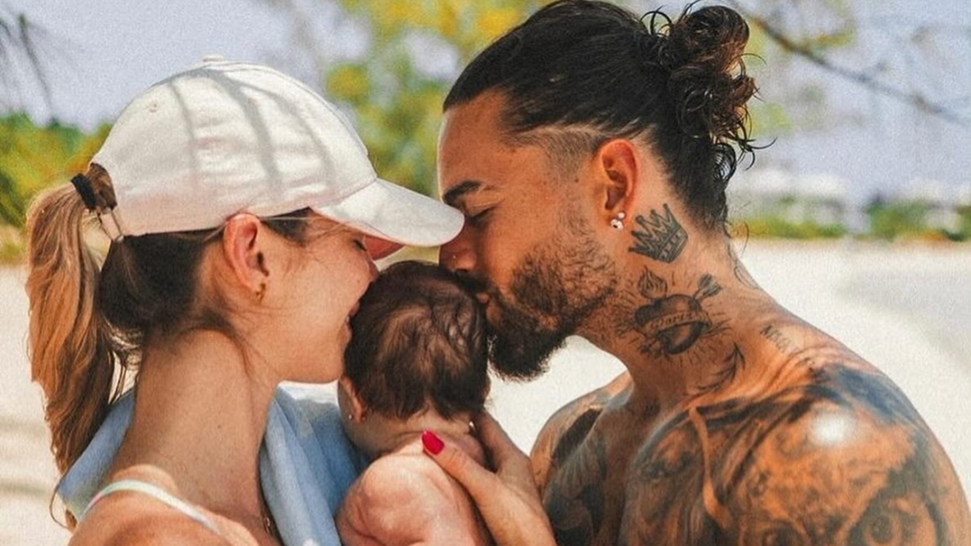 Las emotivas fotos de Maluma y su familia en la playa