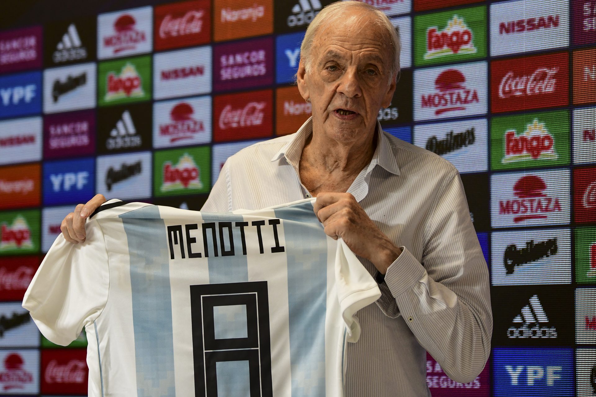 César Luis Menotti - 5 de mayo