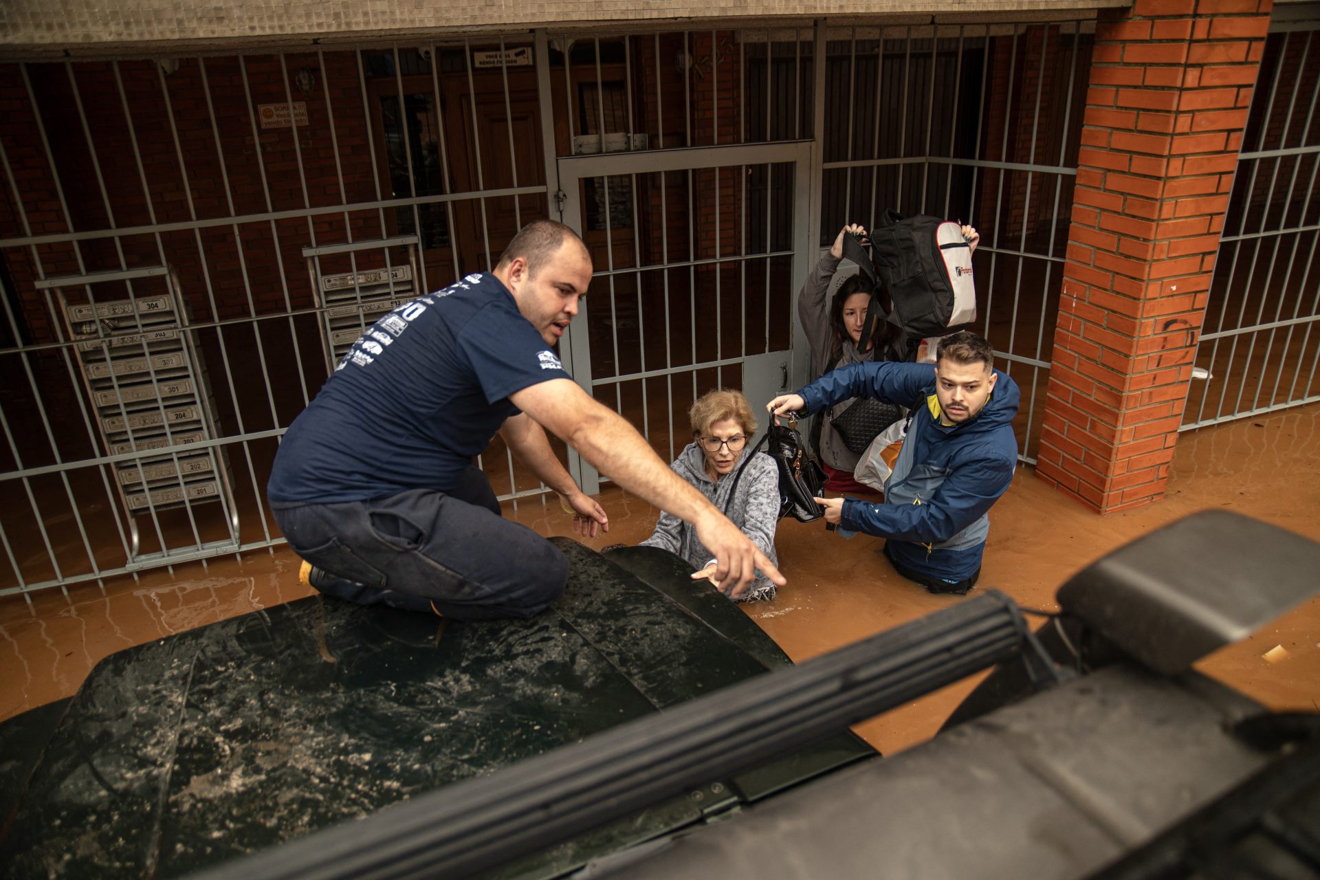 Des embarcations pour secourir les personnes et les animaux