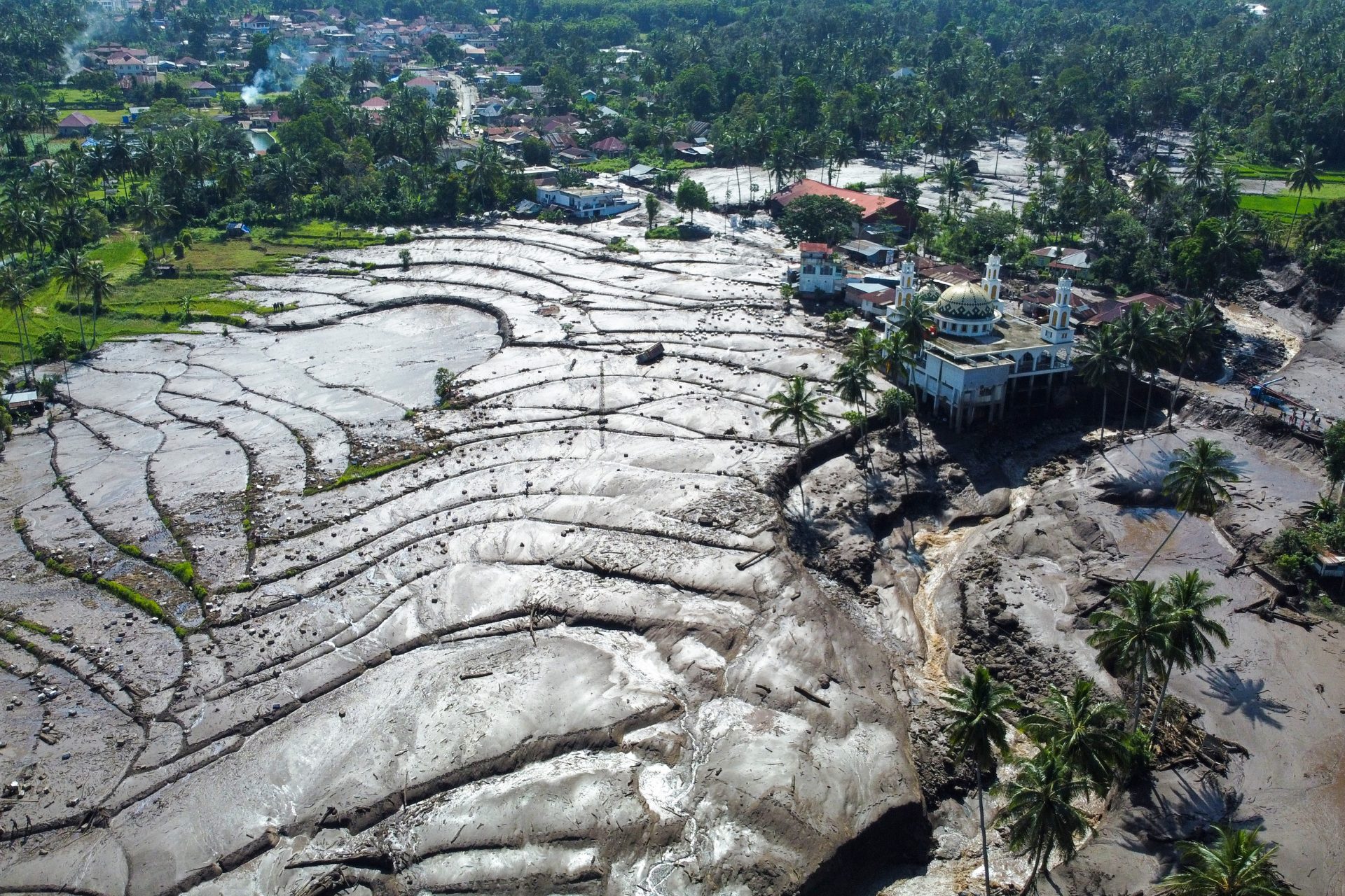 Flash floods and cold lava devastate the island of Sumatra