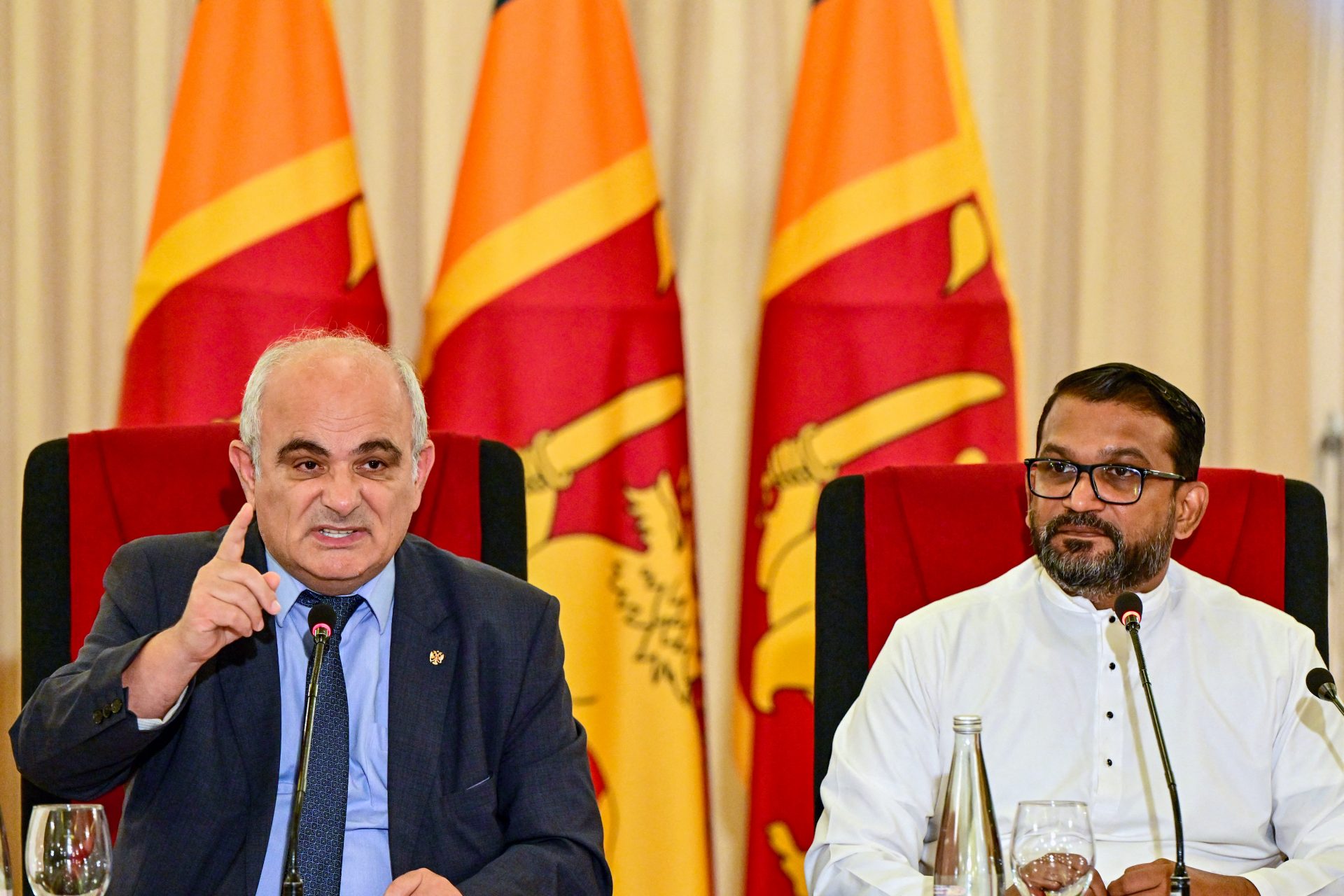 Le gouvernement sri-lankais tape du poing sur la table