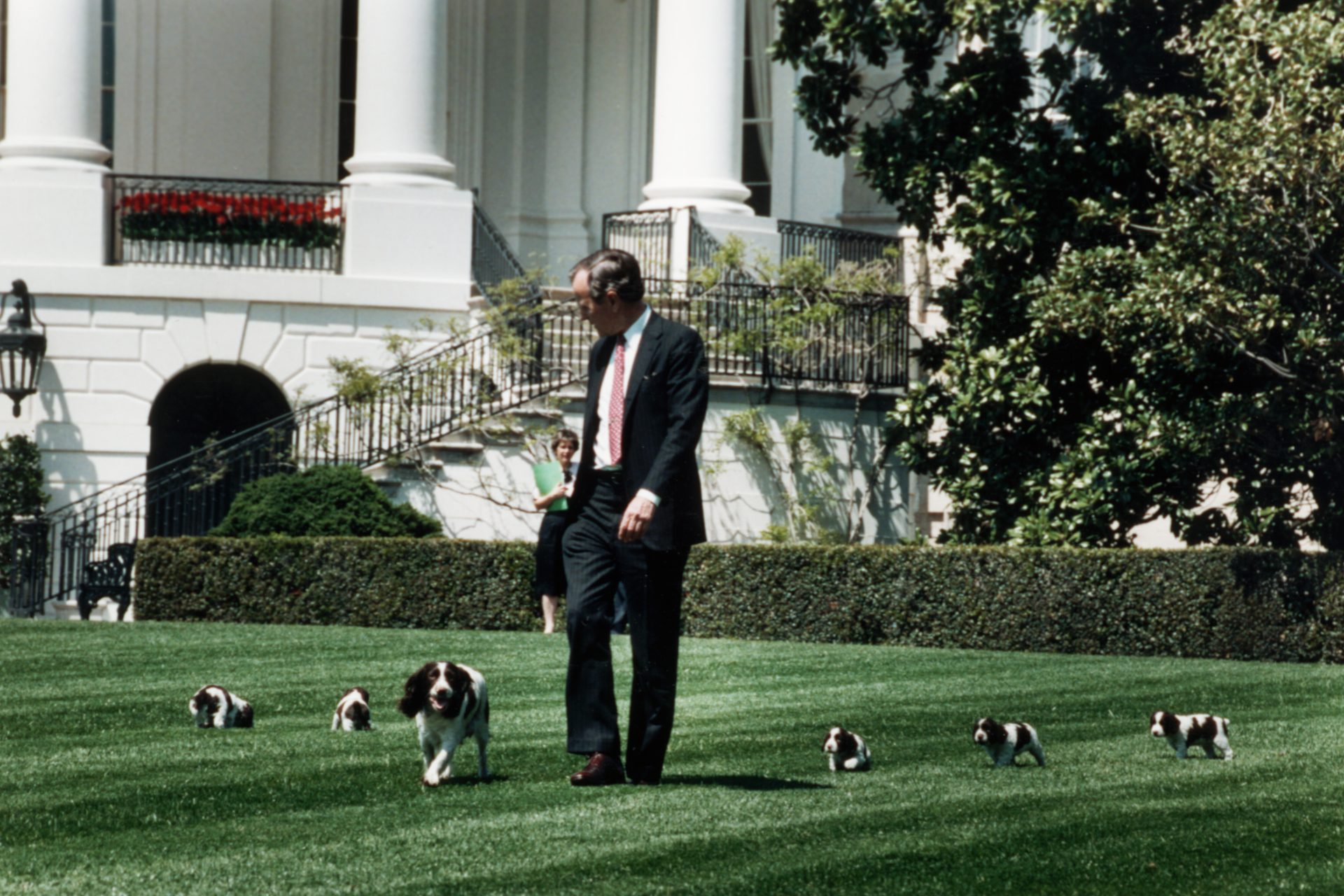 George and Barbara Bush dog lovers