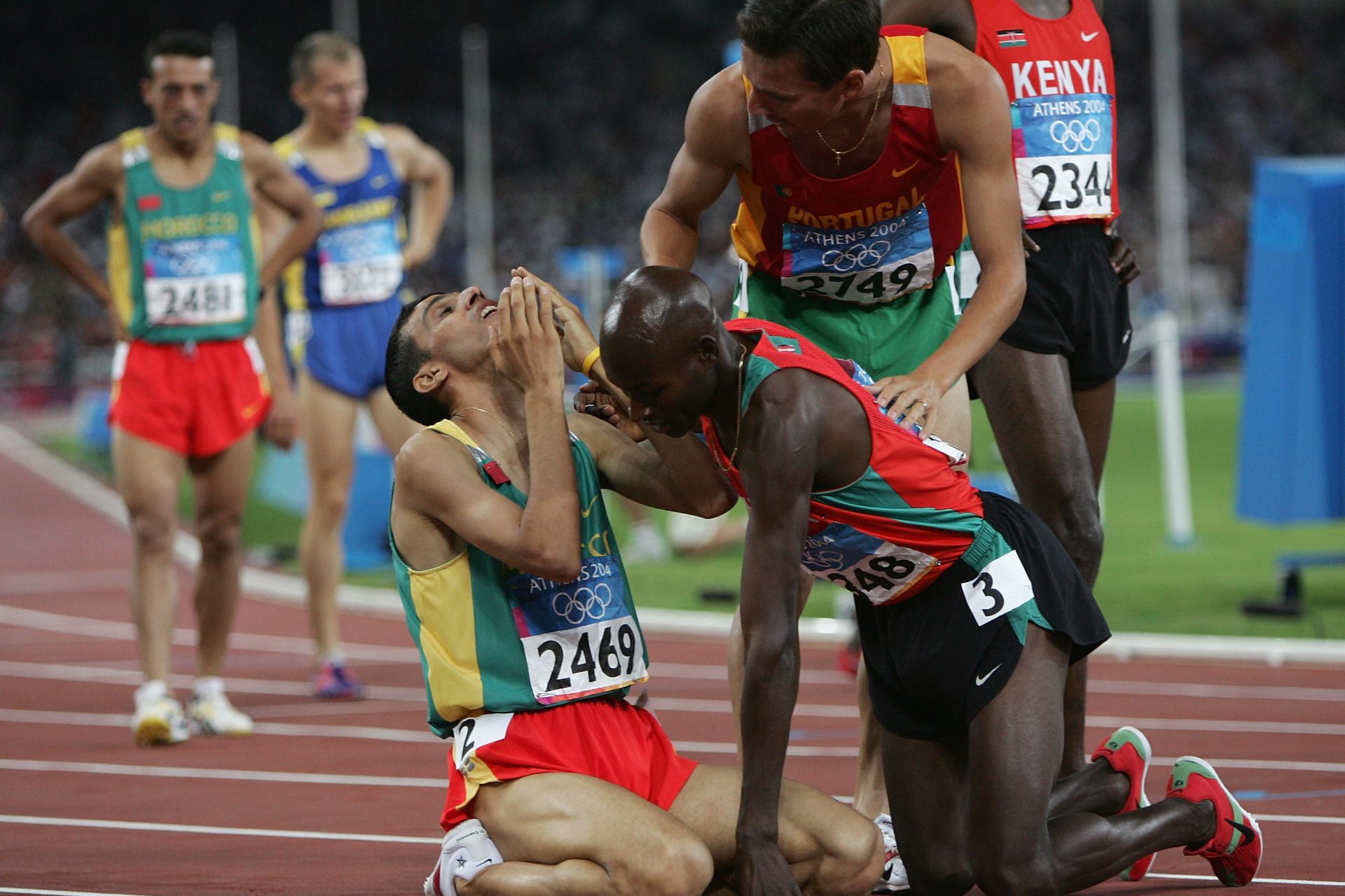 1500 metri maschili: 3:26.00 - Hicham El Guerrouj
