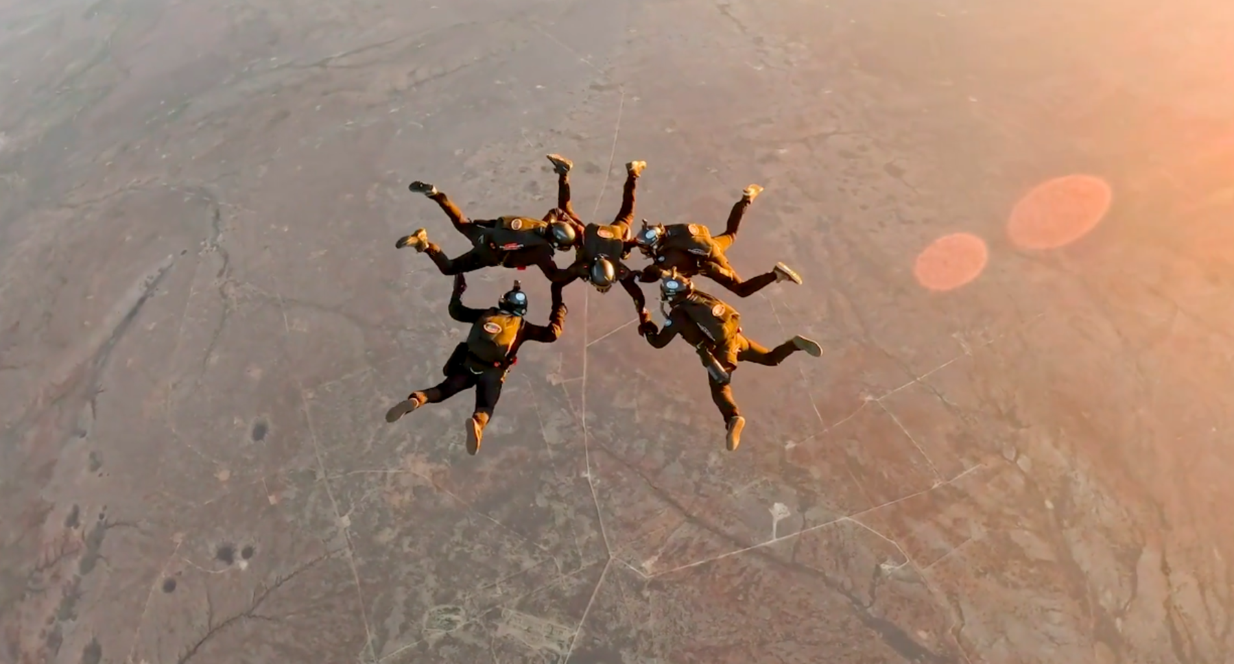 Il a sauté en parachute de 11 600 mètres