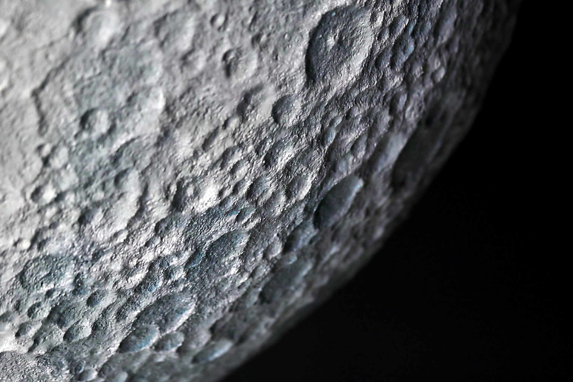 El sitio donde se posó la sonda es la Cuenca Aitken en el polo sur lunar