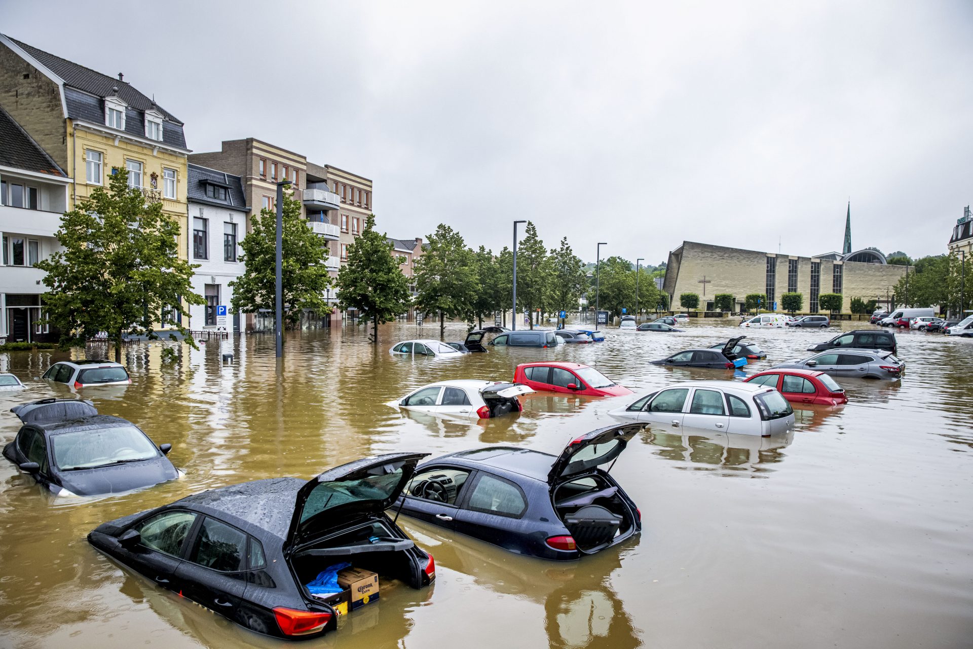 Ziel: Zerstörung der Energieanlagen Europas durch Überflutung der Niederlande