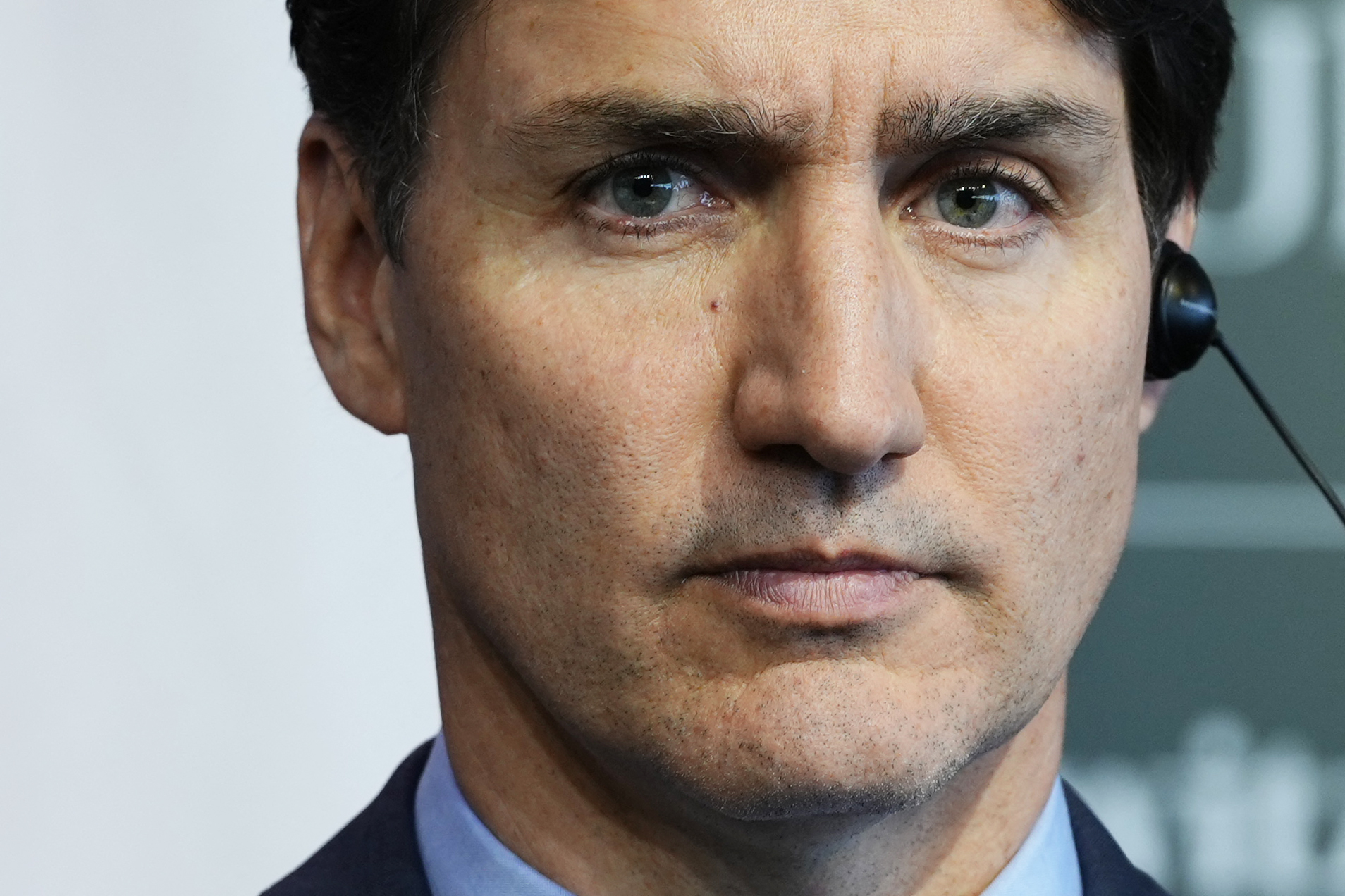 An overwhelming majority of Canadians want Trudeau to step down poll finds