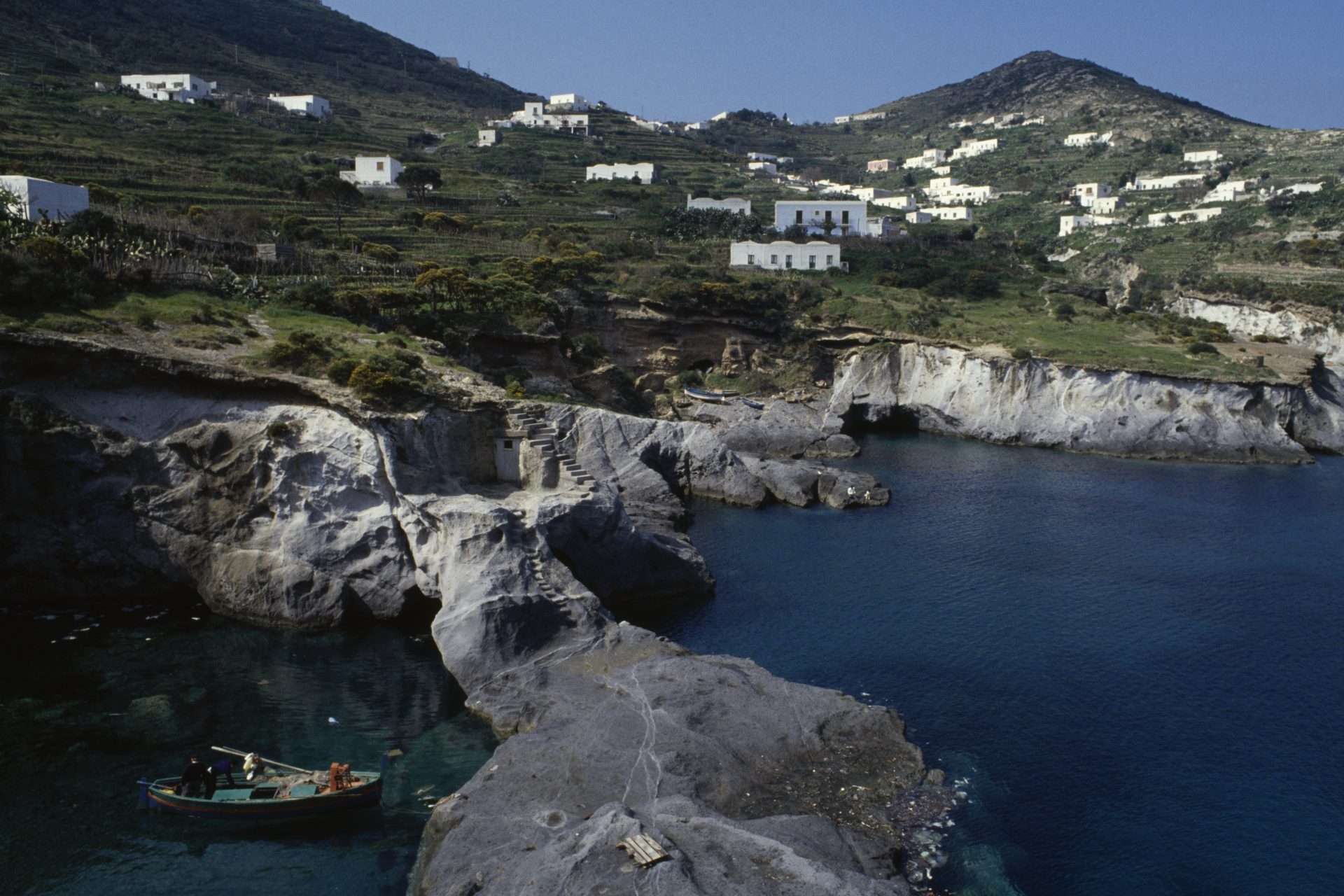 Cala Feola (Isola di Ponza), Latina - Lazio