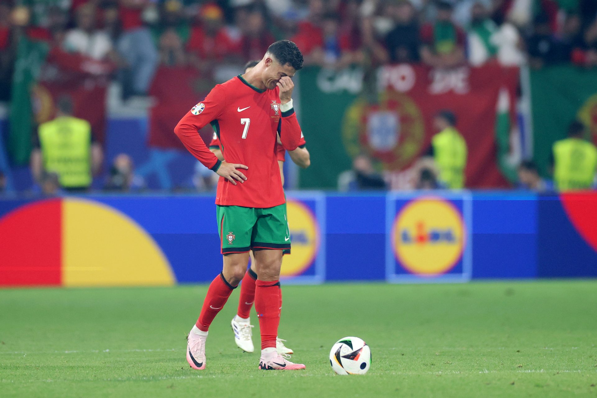Cristiano Ronaldo lo sbaglia e piange: ma era rigore?