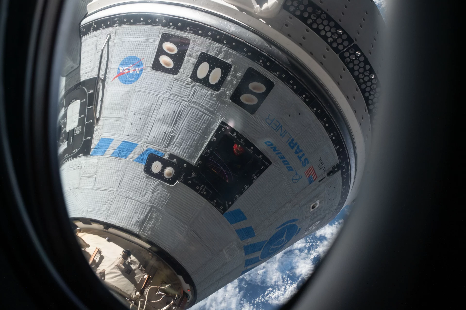 A falha técnica que mantém dois astronautas presos no espaço