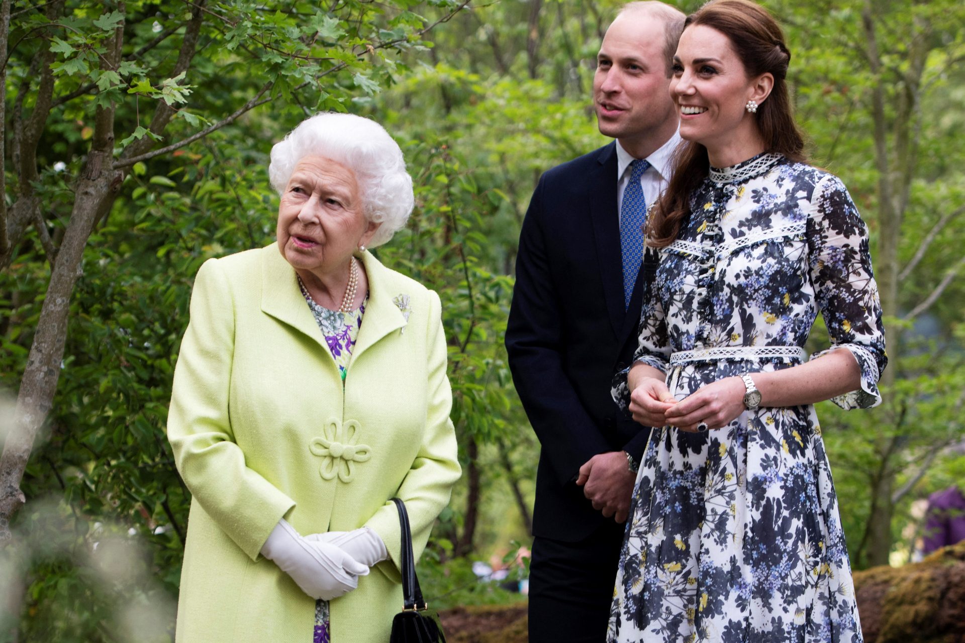 Un bisou sur la joue pour la reine Elizabeth