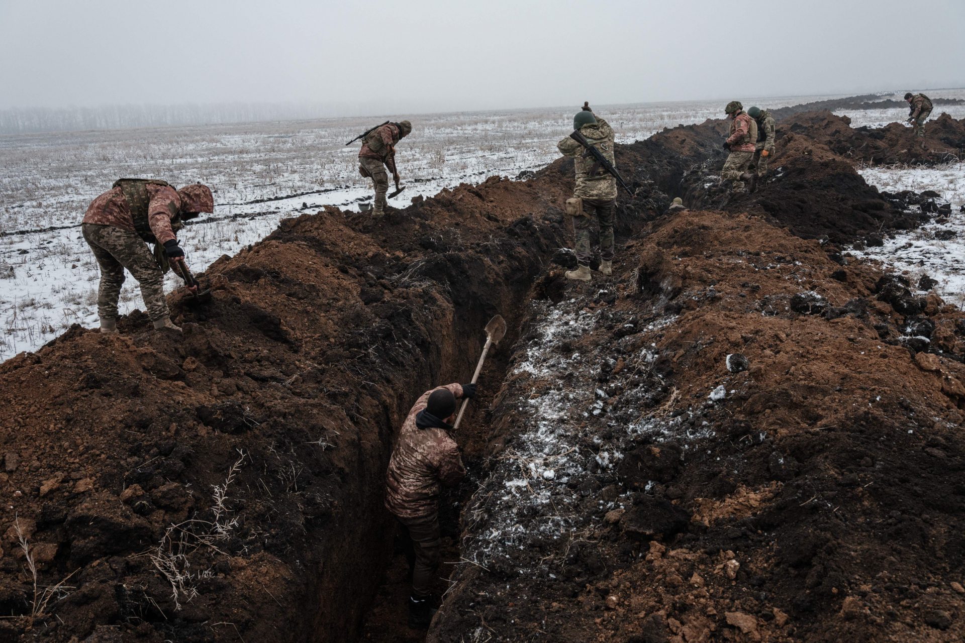 Un rebondissement surprenant pour des soldats russes en Ukraine : ce qu'ils ont découvert en creusant une tranchée