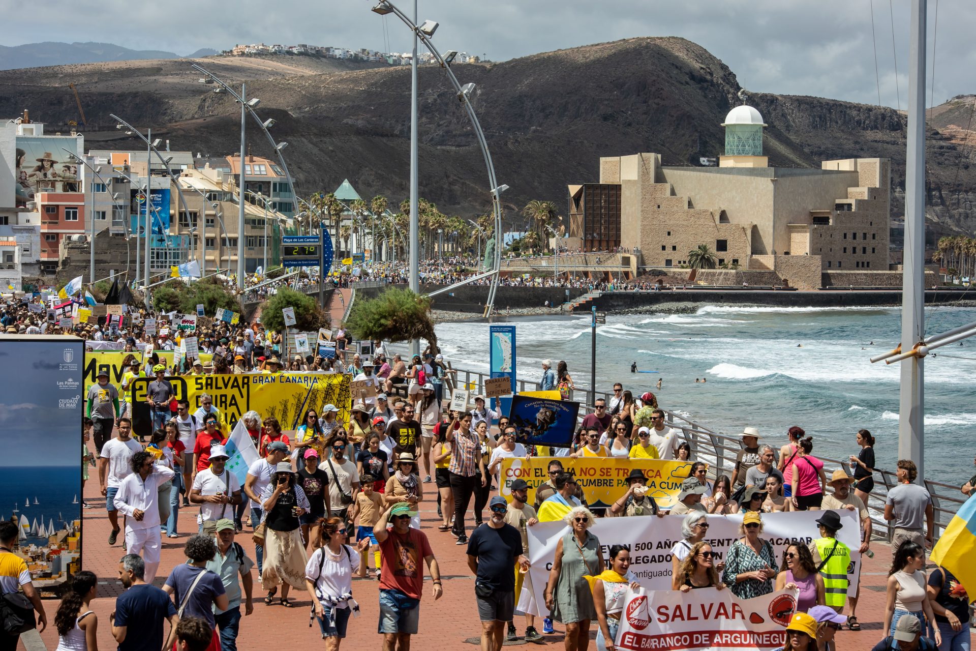 Grote protesten op de Canarische Eilanden