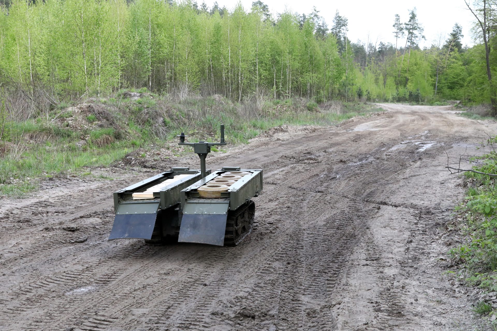 La Russie utilise également des robots pour livrer des munitions