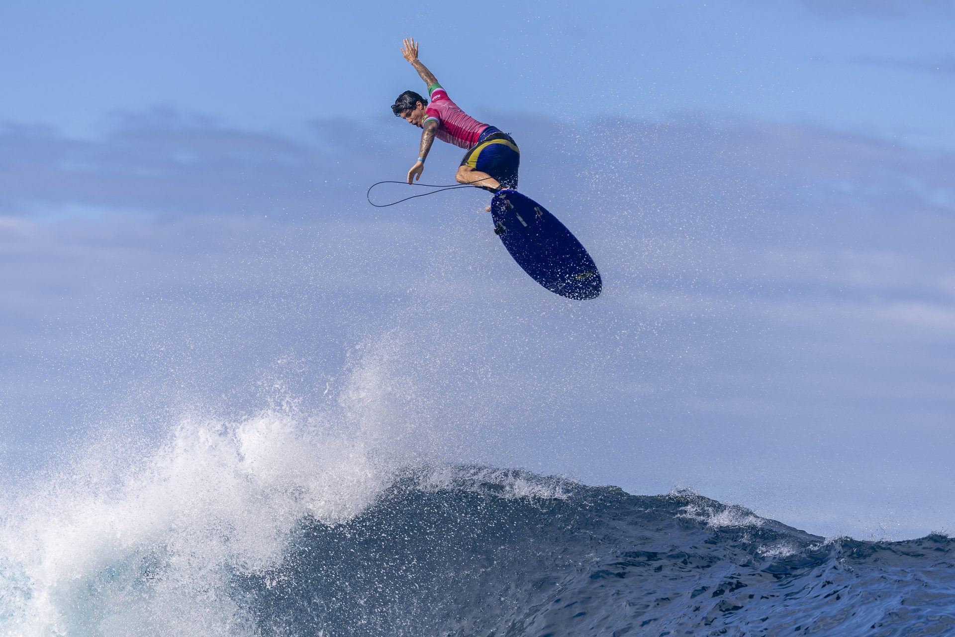 Gabriel Medina besiegt Kanoa Igarashi