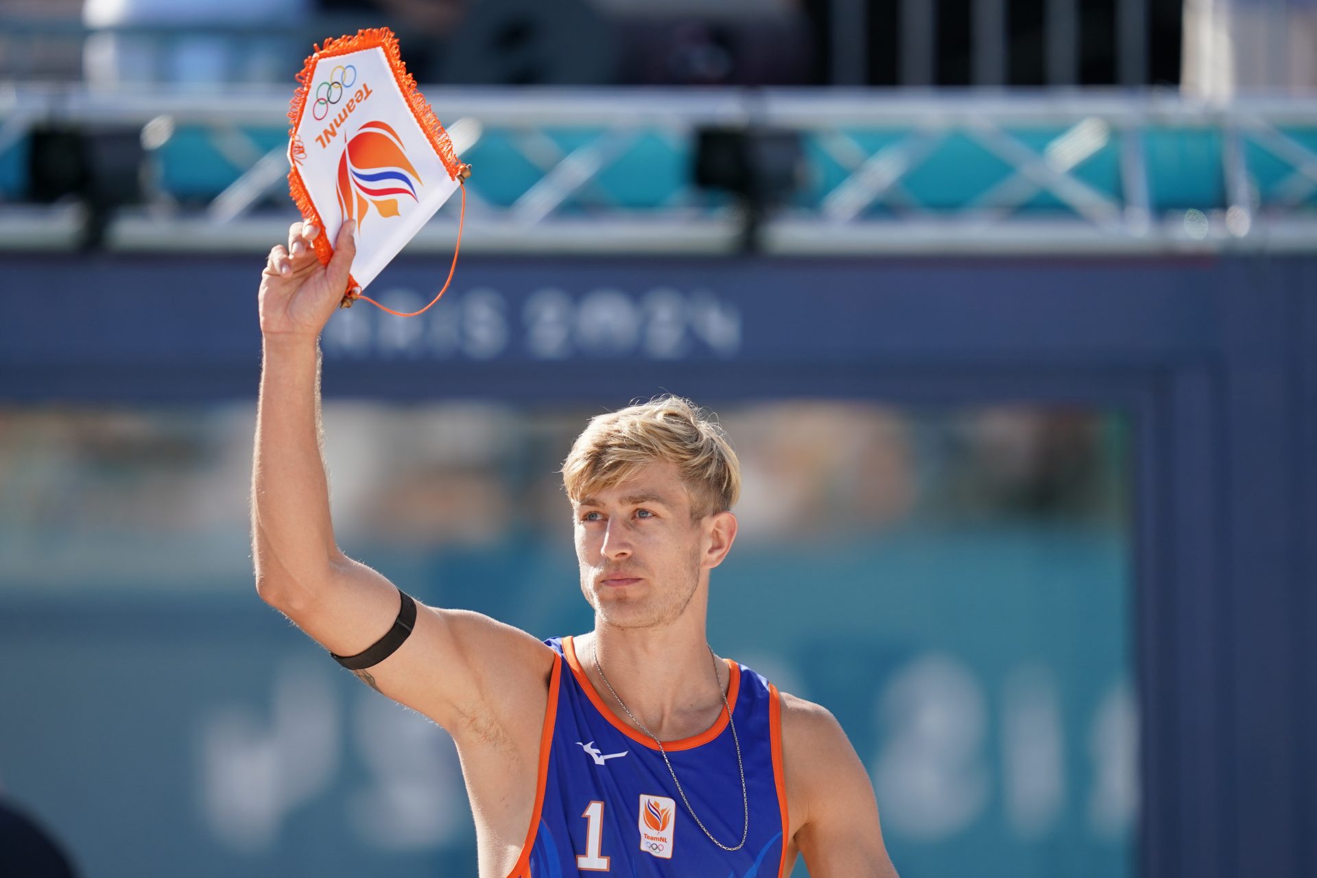 Il pubblico furioso: duri fischi a Steven van de Velde nell'incontro di beach volley contro l'Italia