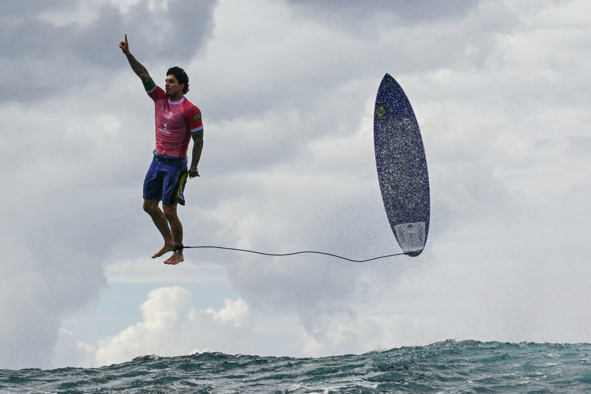 Surfer Gabriel Medina erzielt noch nie dagewesene Punktzahl und bestes Foto bei Olympia 2024
