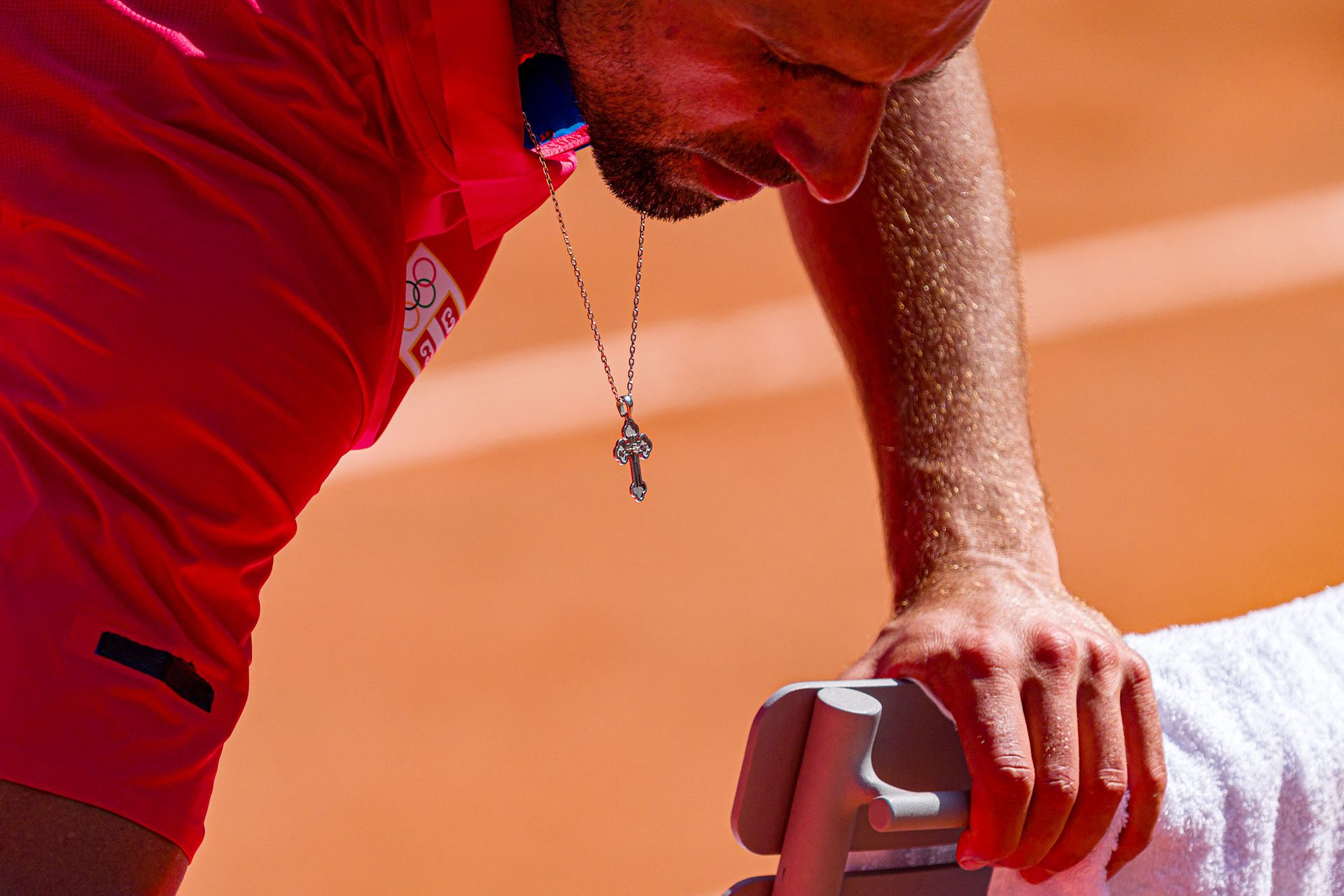 La cruz de Djokovic: un símbolo que enardece a los cristianos ortodoxos