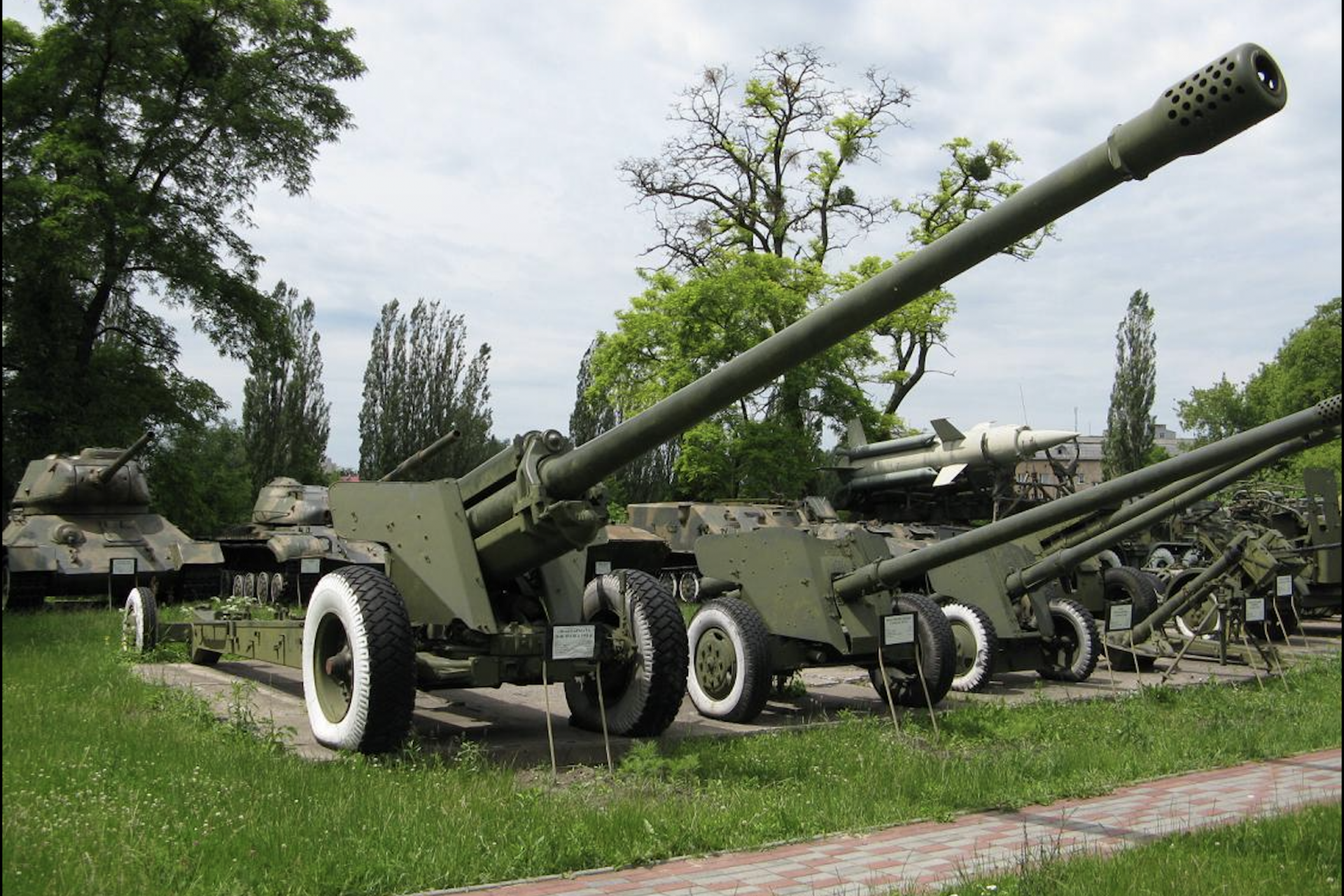 Dit is het M-46 130 mm gesleept artilleriewapen
