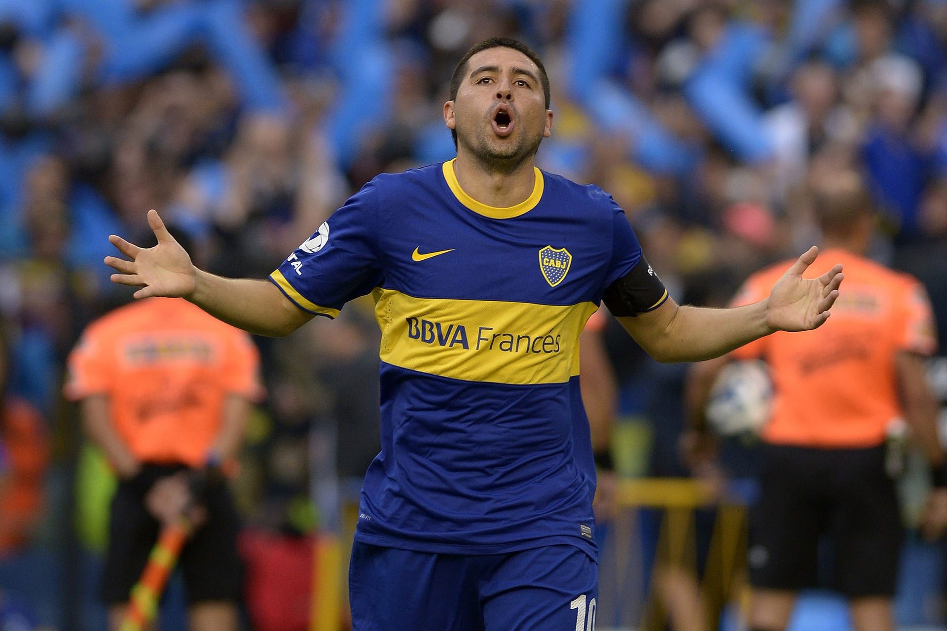 Con la palabra en la boca tras una pregunta a Riquelme