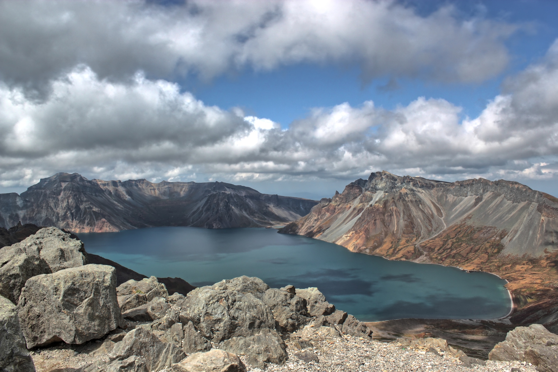 Mount Paektu: Heilige vulkaan en bakermat van de revolutie 