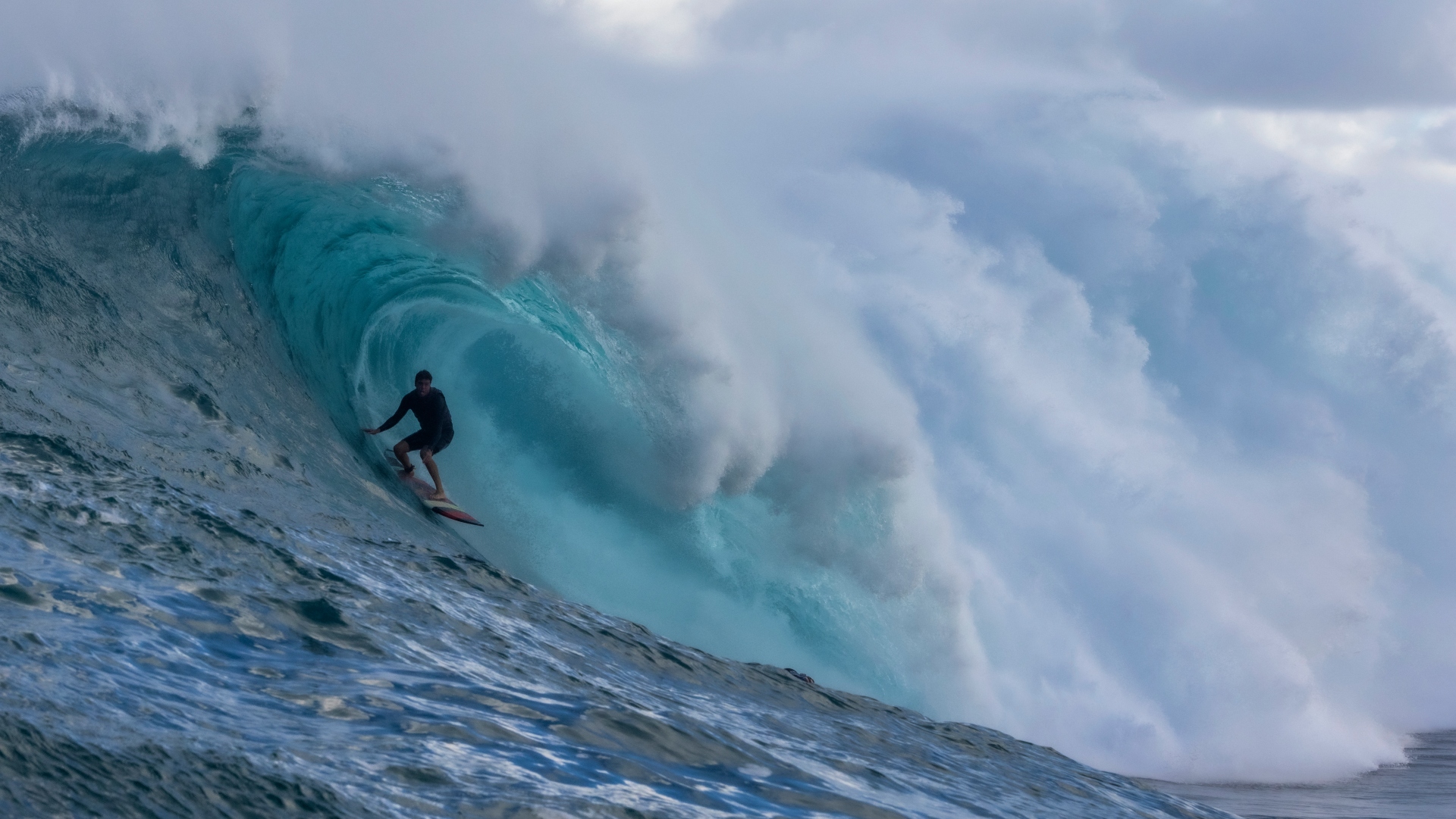 15 destinations de rêve pour pratiquer le surf et les sports nautiques