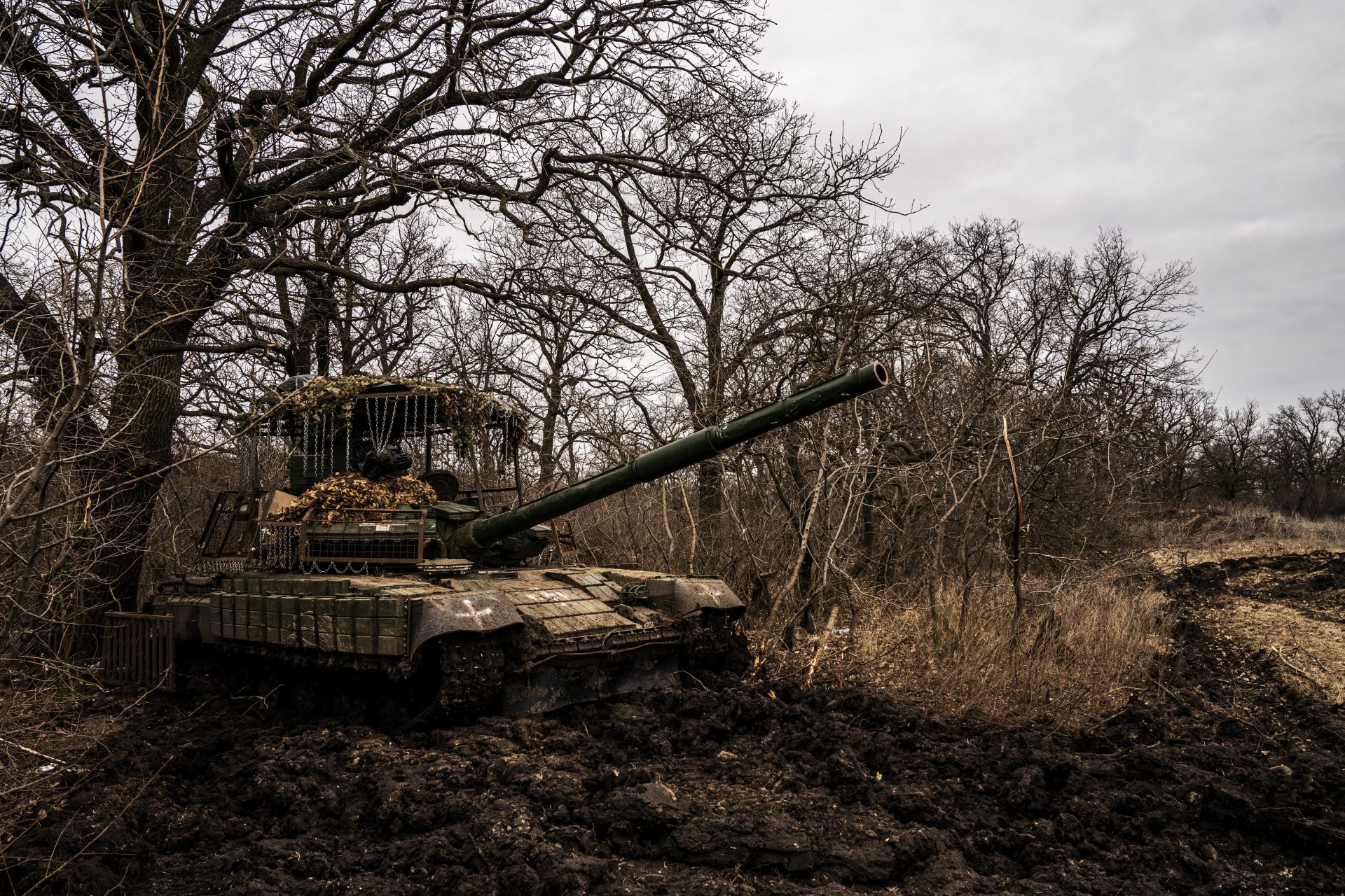 Clash of Titans: Ukrainian Tanks Versus Russian APC Ends in Ruins