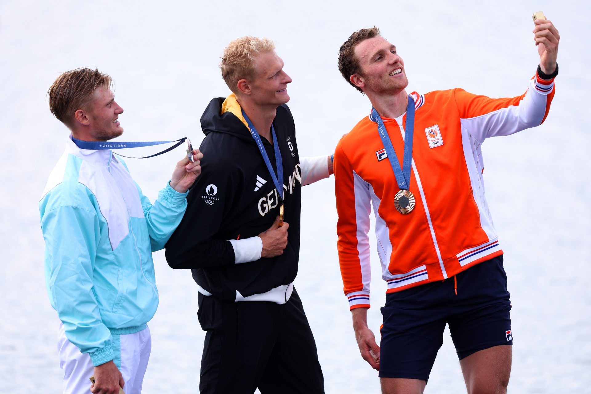 BRONS - Skiff - Simon van Dorp