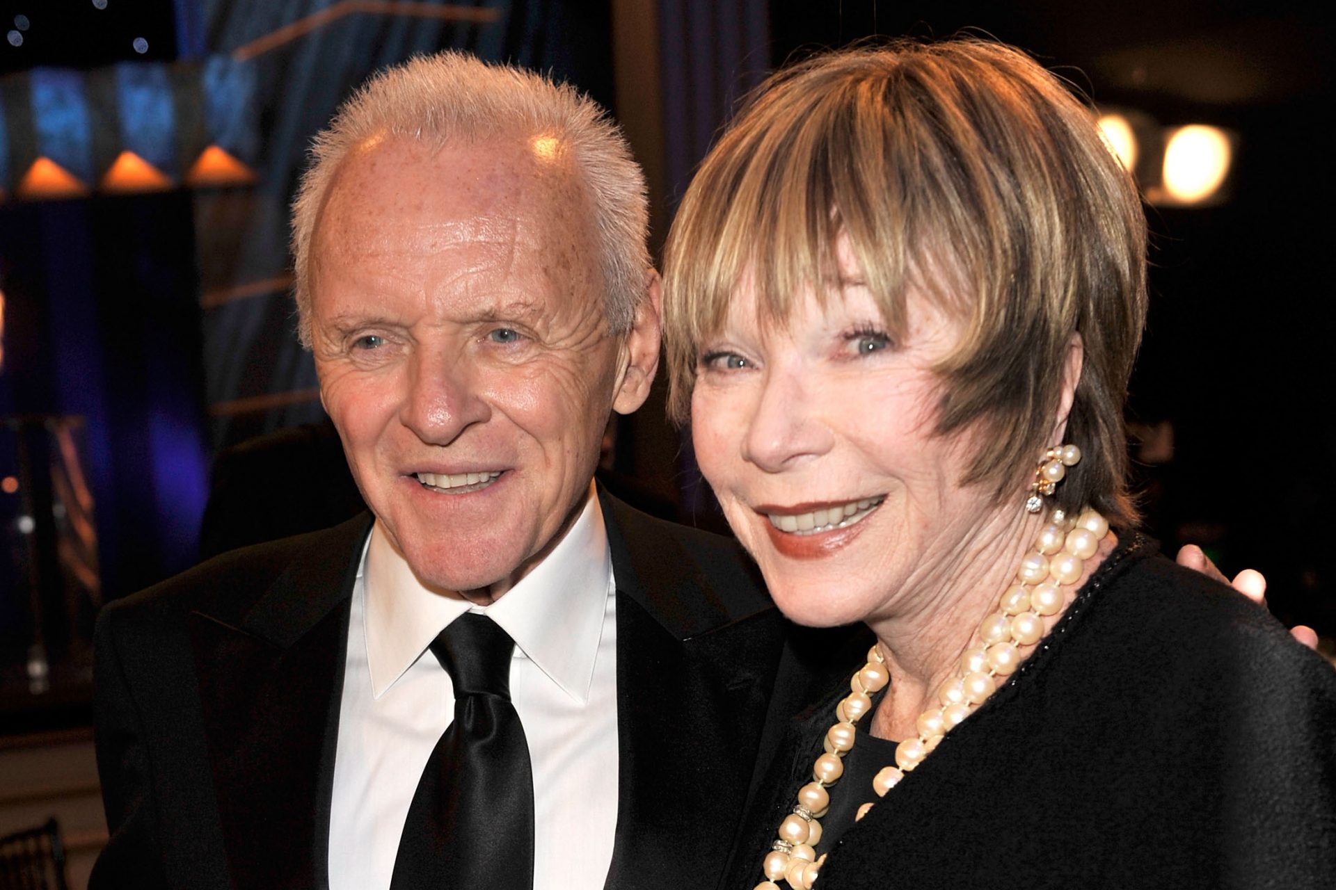 Shirley MacLaine y Anthony Hopkins en 