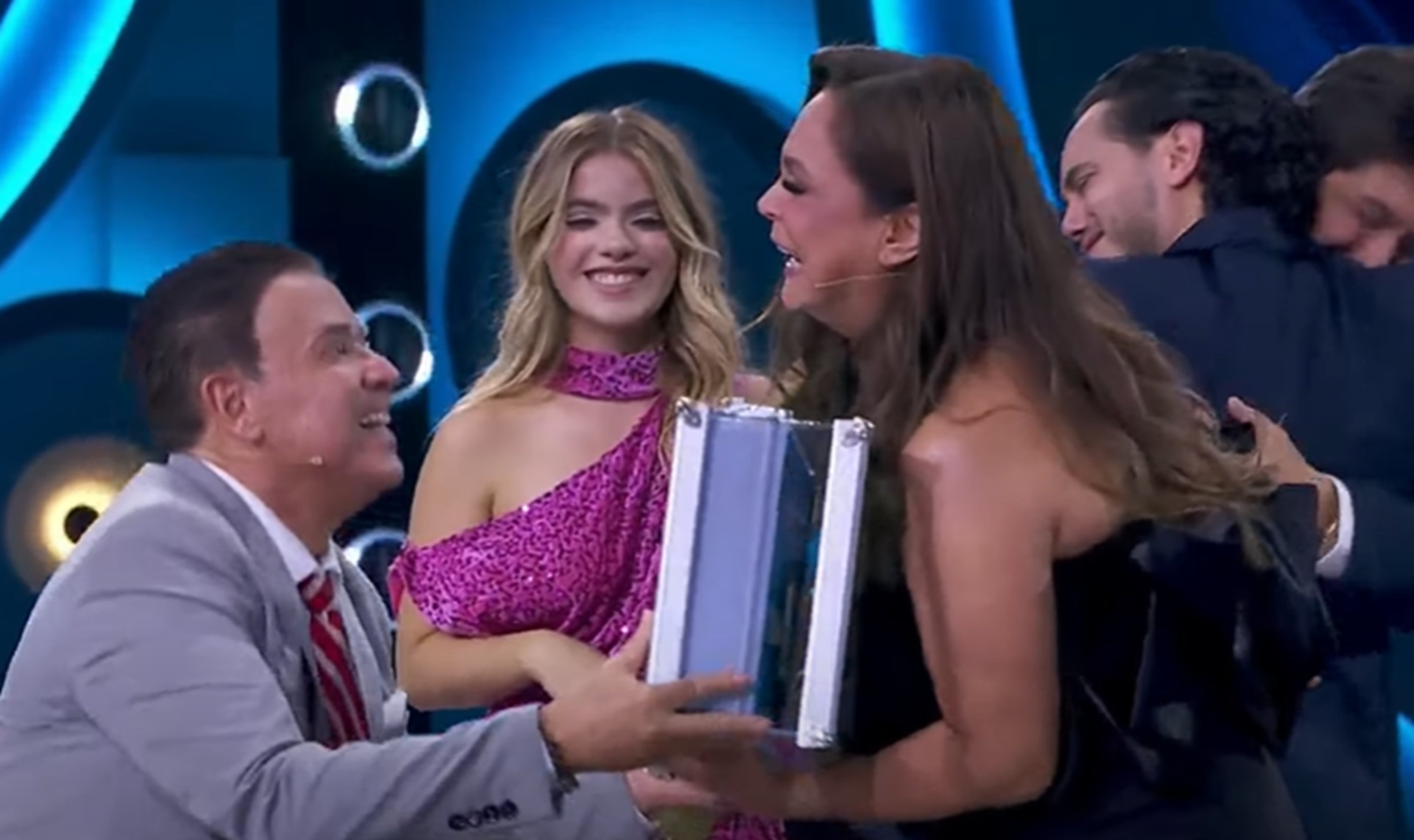 Le dio el premio a su esposa 