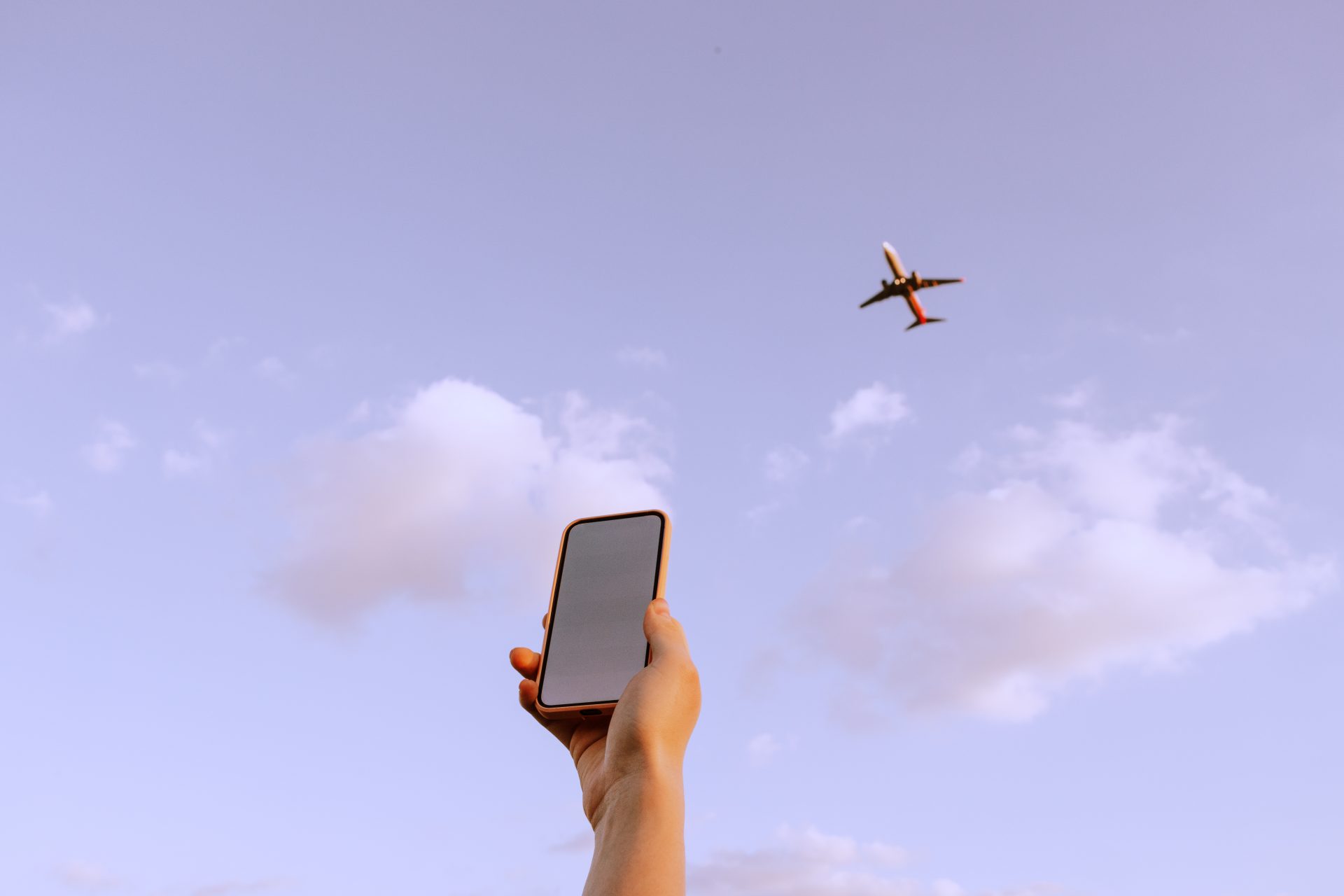 La tecnología de hoy en día ya permite usar los teléfonos móviles en pleno vuelo