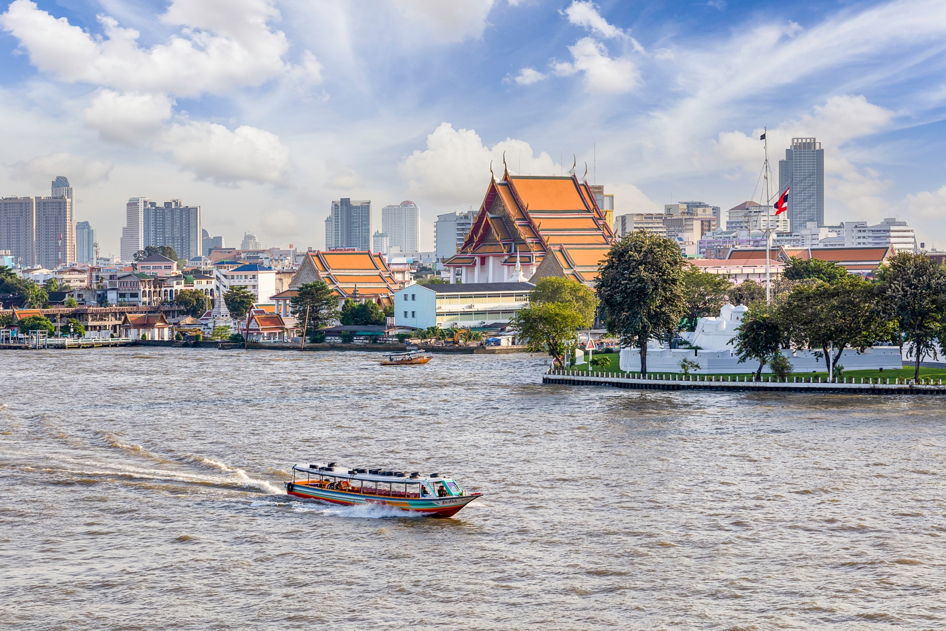 Four Seasons Bangkok at Chao Phraya River, ha caído del tercer puesto al 14 