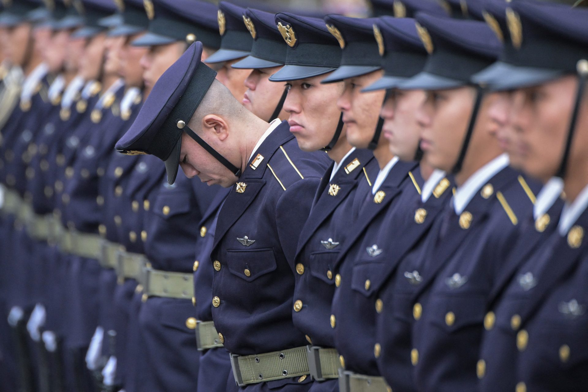 Le Japon se prépare à la guerre en essayant de convaincre sa population de s'engager dans l'armée